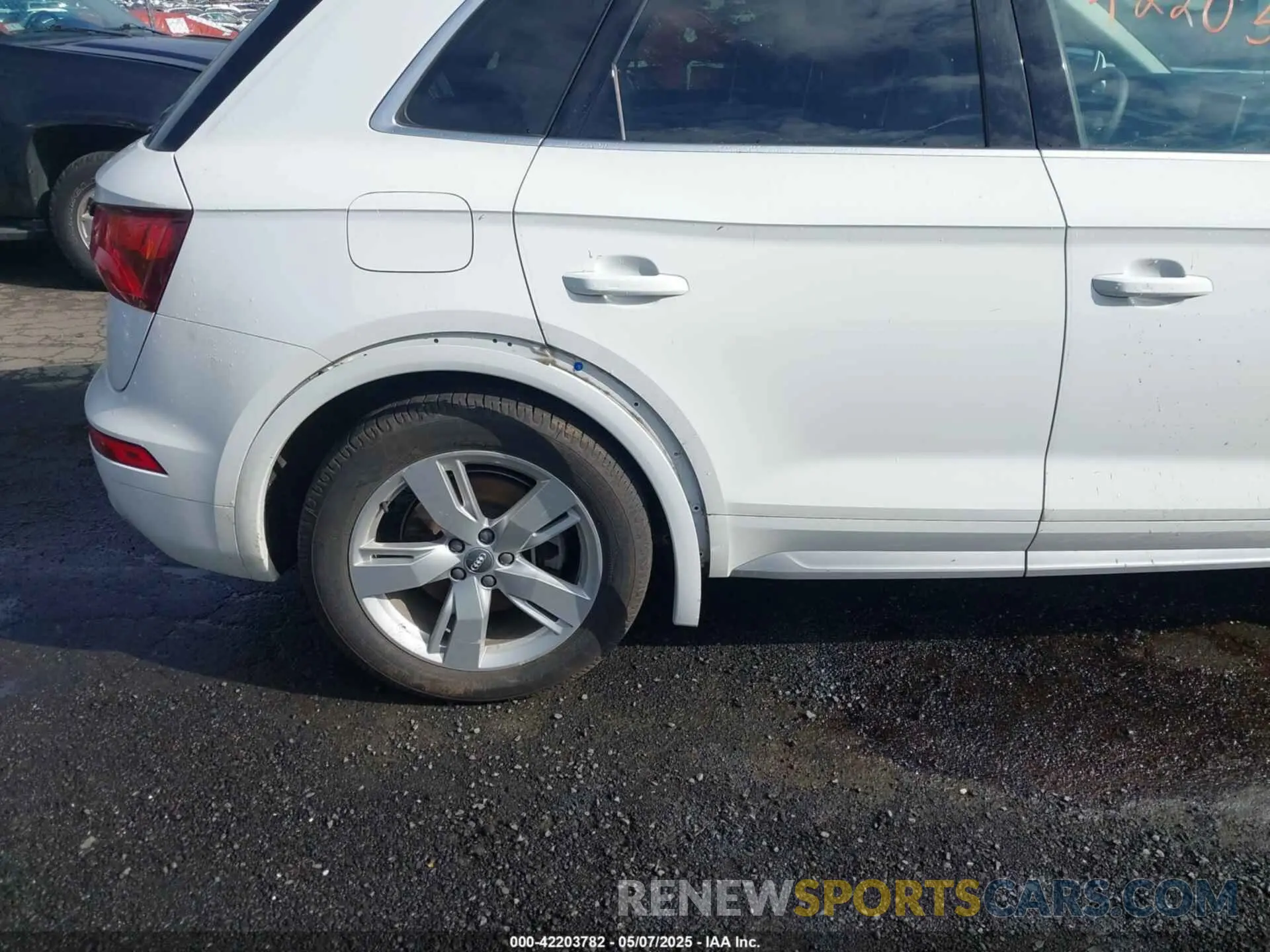 20 fotografías del automóvil dañado WA1BNAFY2K2128903 AUDI Q5 2019