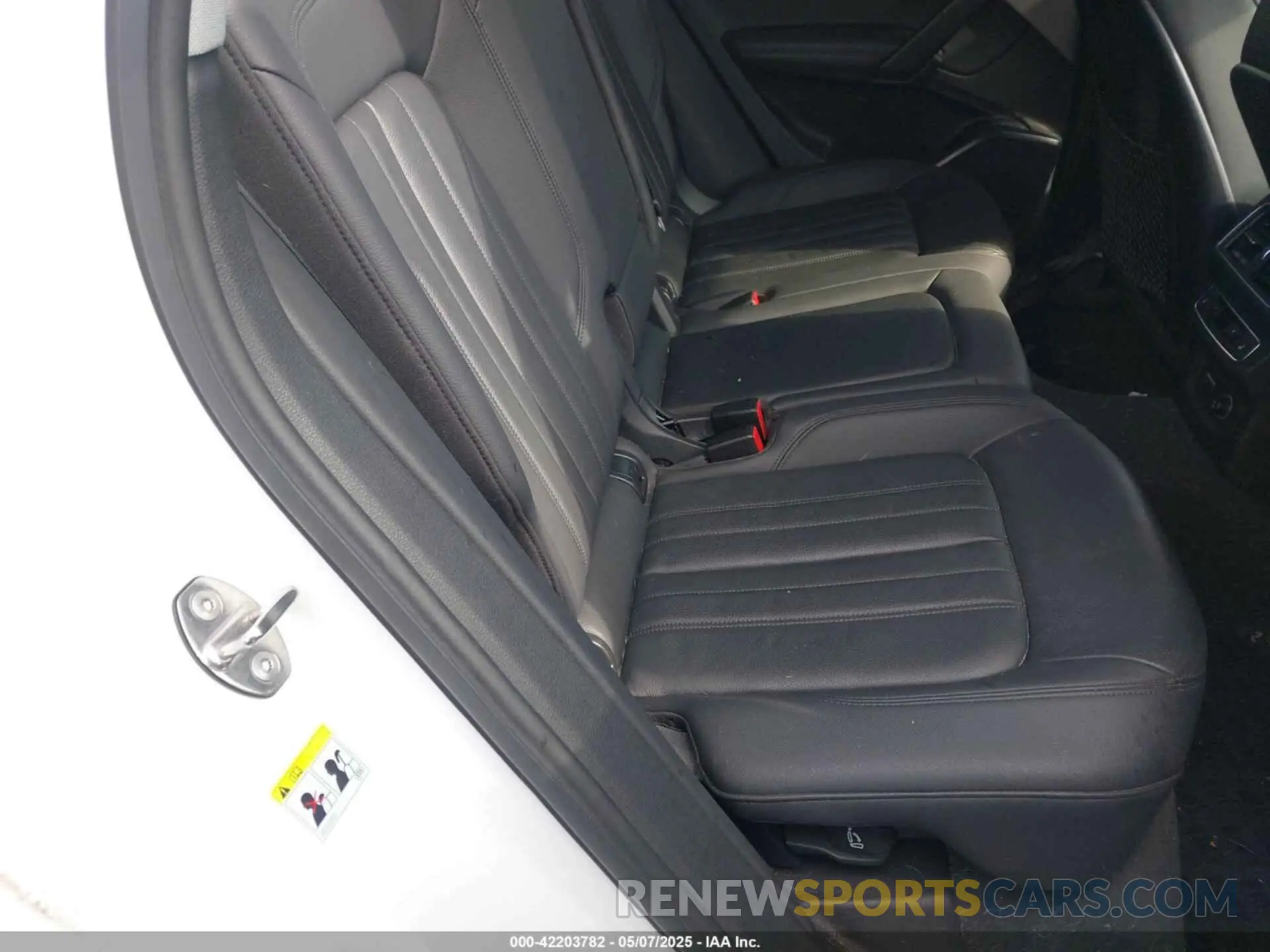 8 fotografías del automóvil dañado WA1BNAFY2K2128903 AUDI Q5 2019