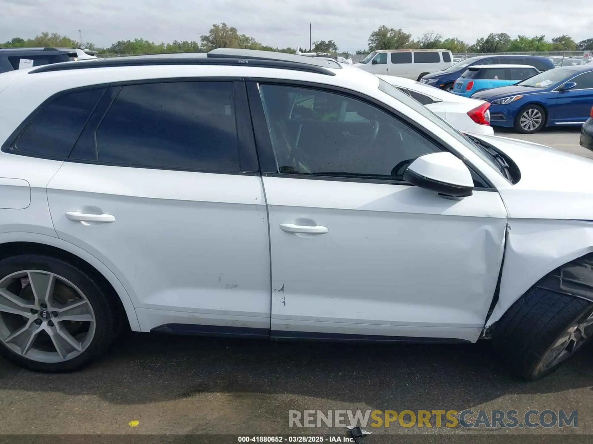 14 fotografías del automóvil dañado WA1BNAFY3K2113987 AUDI Q5 2019
