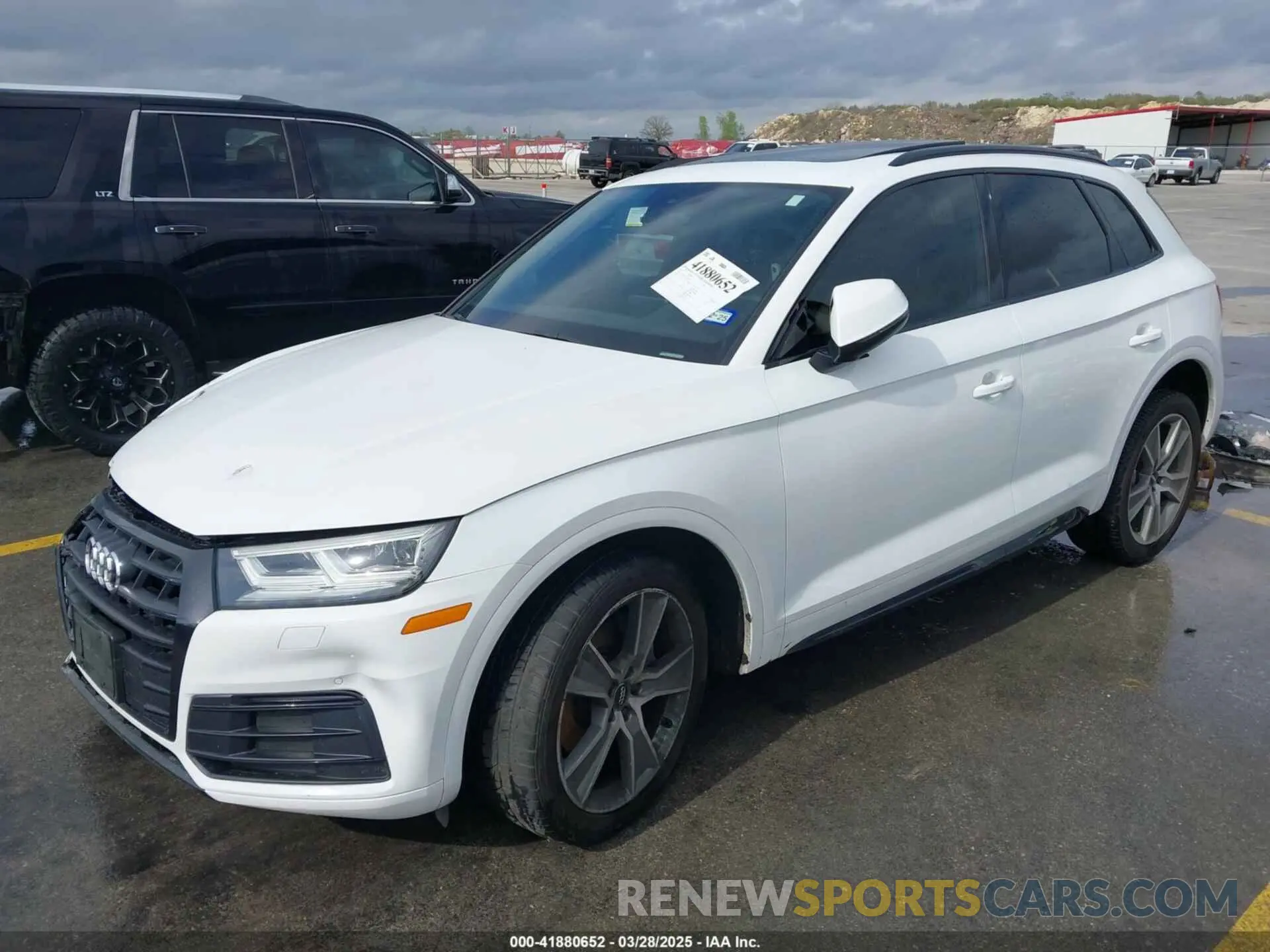 2 fotografías del automóvil dañado WA1BNAFY3K2113987 AUDI Q5 2019