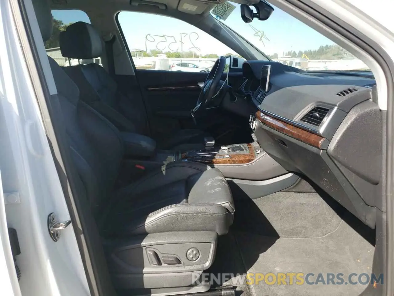 5 fotografías del automóvil dañado WA1BNAFY5K2047989 AUDI Q5 2019