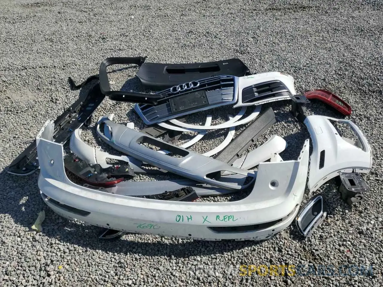 13 fotografías del automóvil dañado WA1BNAFY7K2053180 AUDI Q5 2019