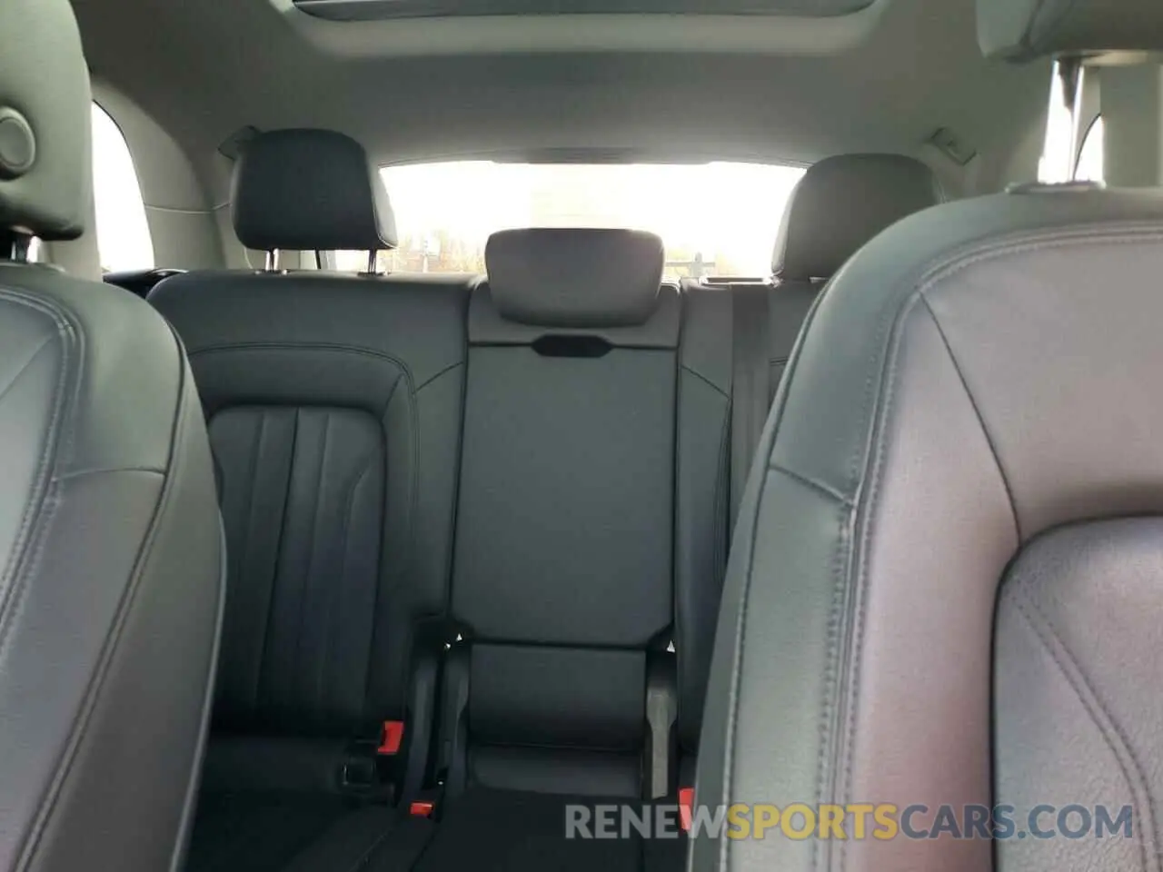 10 fotografías del automóvil dañado WA1BNAFY7K2073722 AUDI Q5 2019