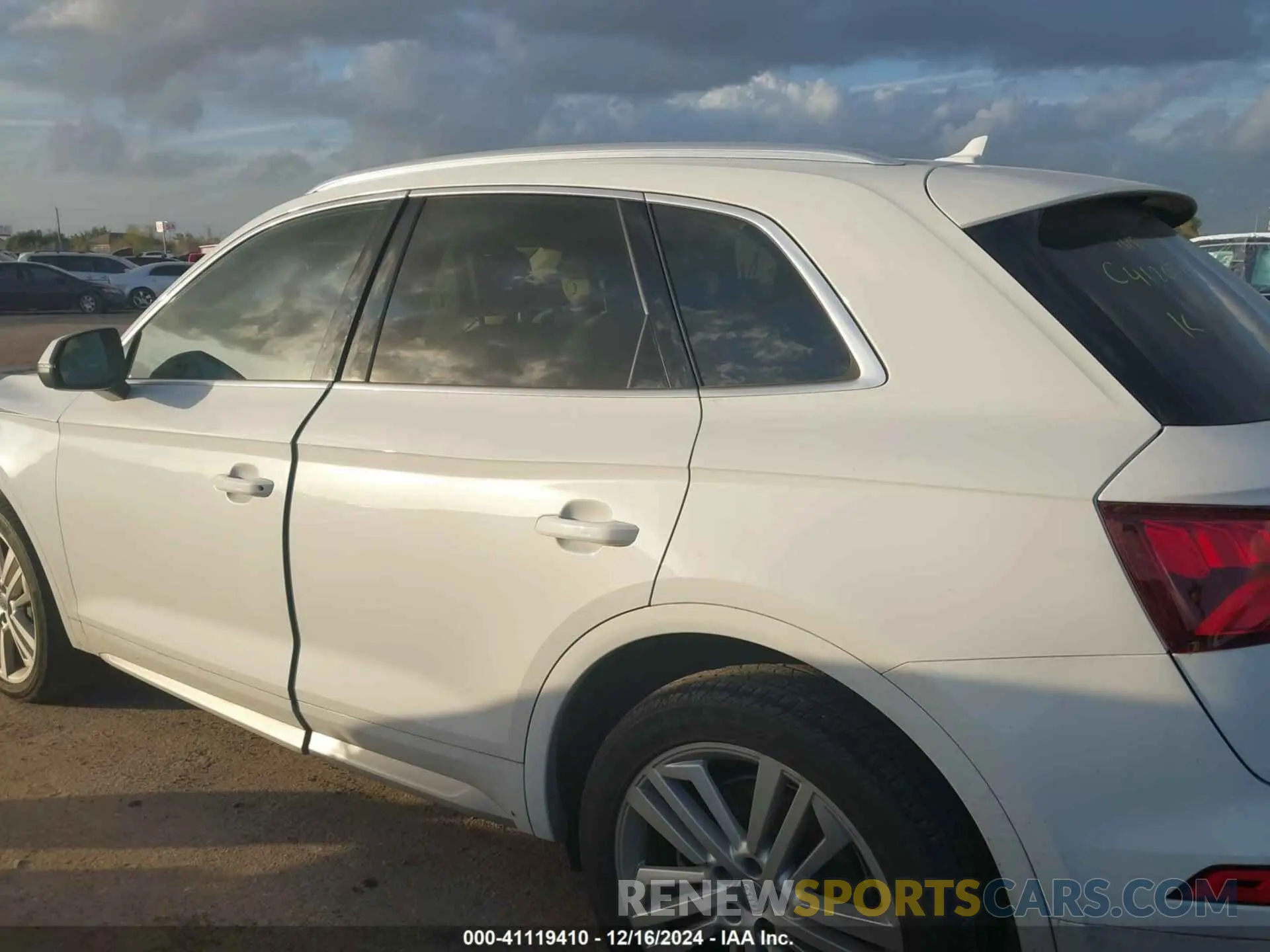 14 fotografías del automóvil dañado WA1BNAFYXK2088361 AUDI Q5 2019
