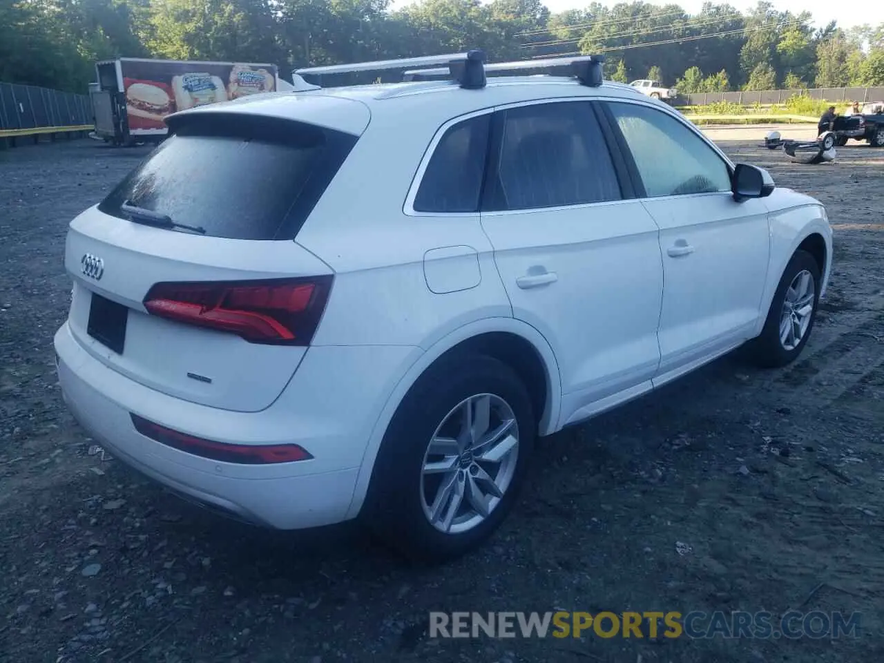 4 fotografías del automóvil dañado WA1ANAFY0L2060341 AUDI Q5 2020