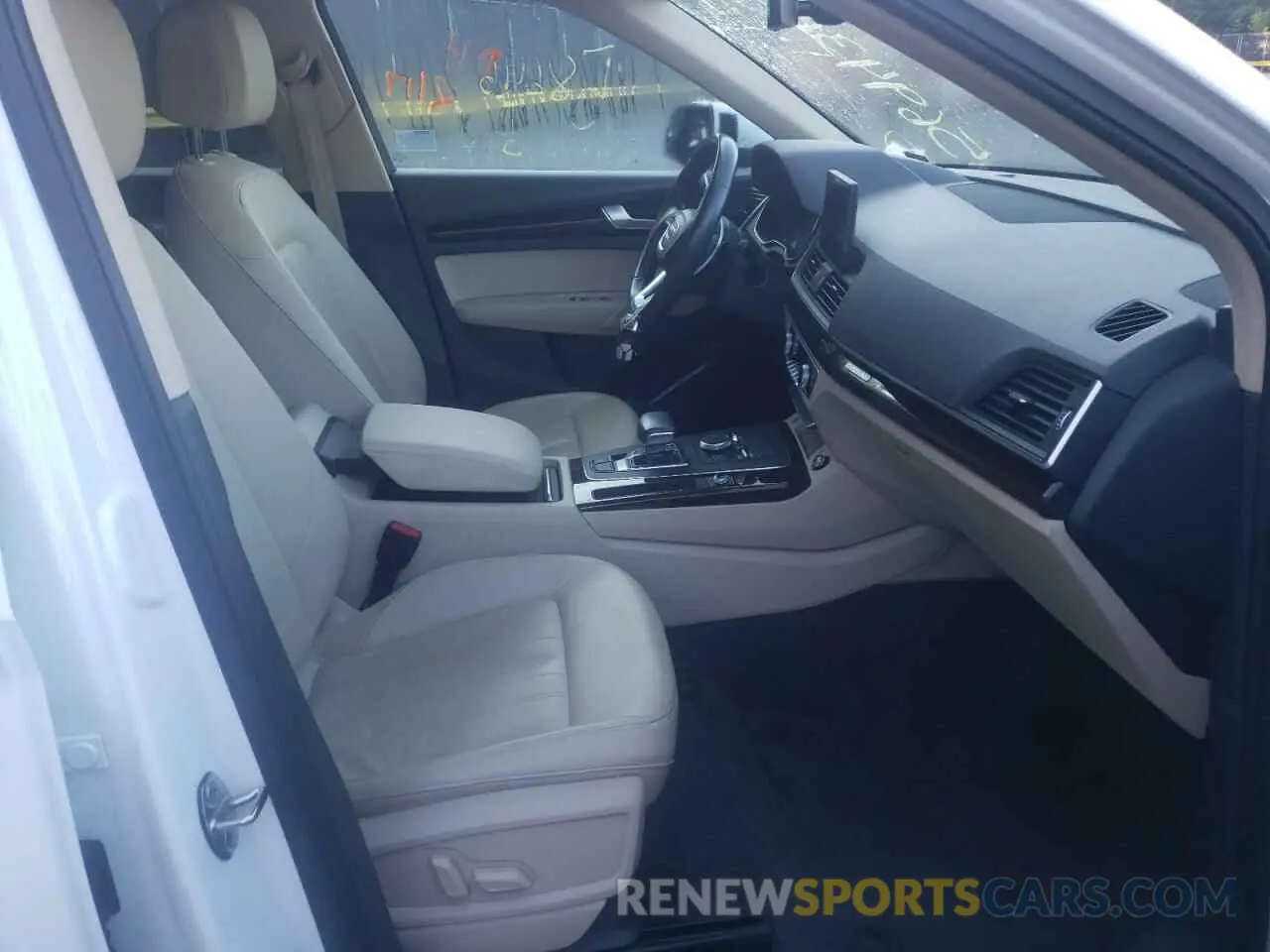 5 fotografías del automóvil dañado WA1ANAFY0L2060341 AUDI Q5 2020