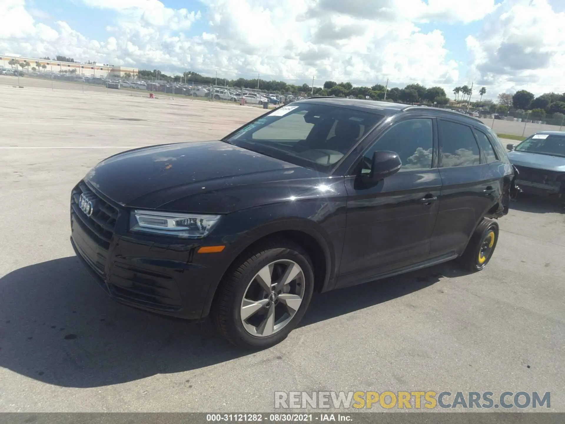 2 fotografías del automóvil dañado WA1ANAFY0L2104757 AUDI Q5 2020