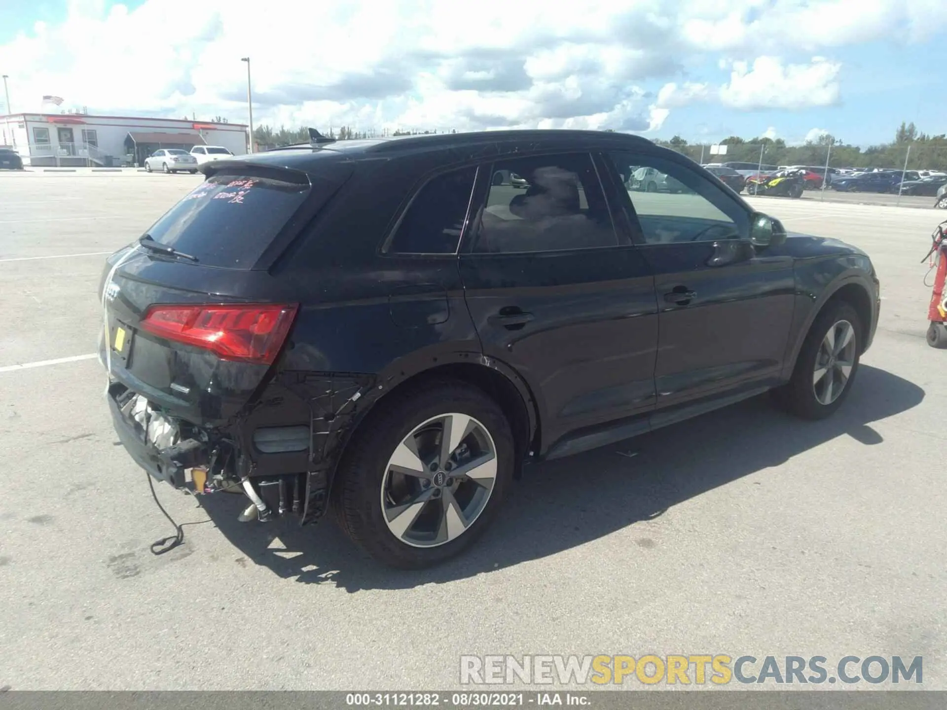 4 fotografías del automóvil dañado WA1ANAFY0L2104757 AUDI Q5 2020