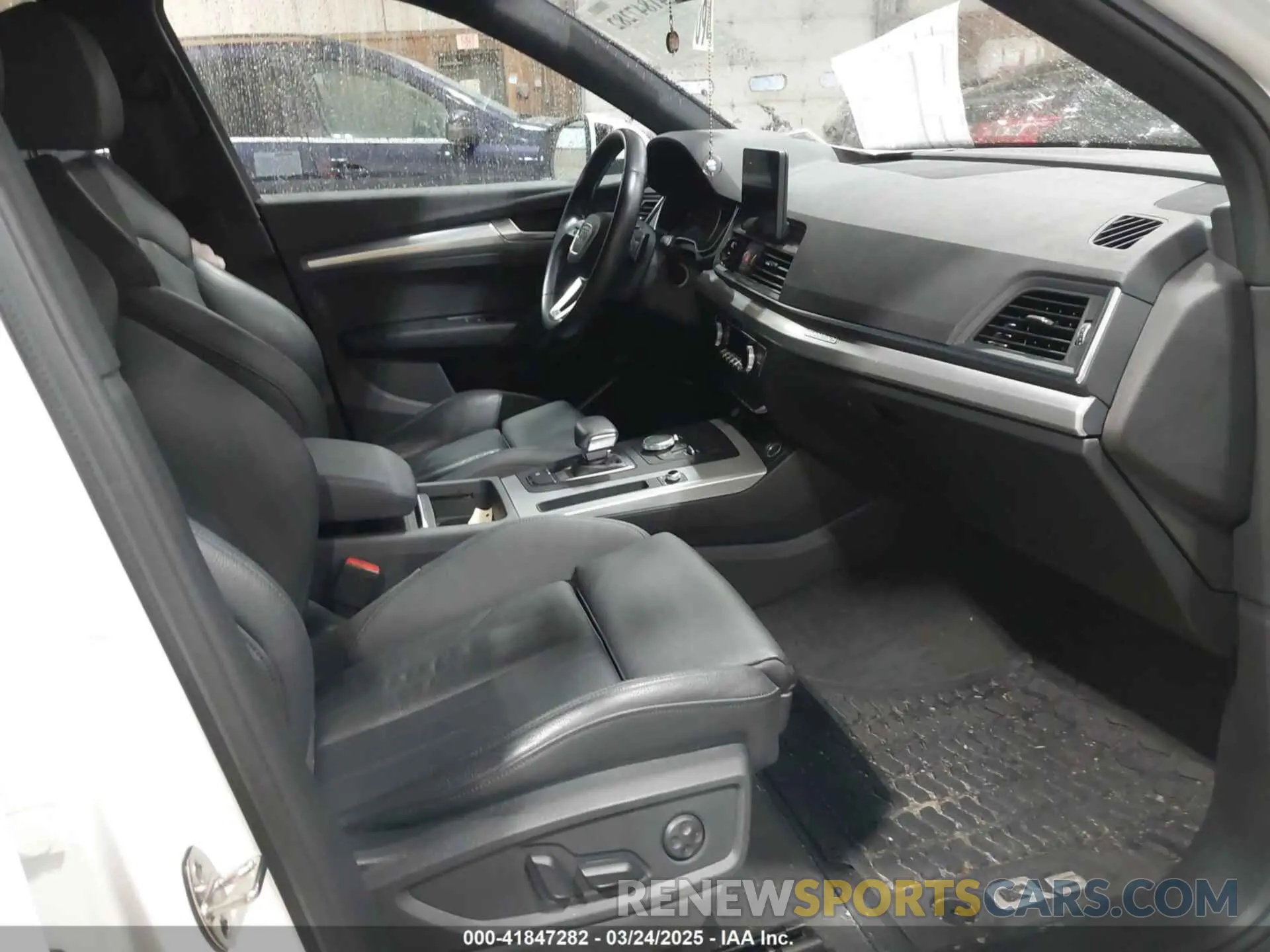 5 fotografías del automóvil dañado WA1ANAFY0L2108758 AUDI Q5 2020