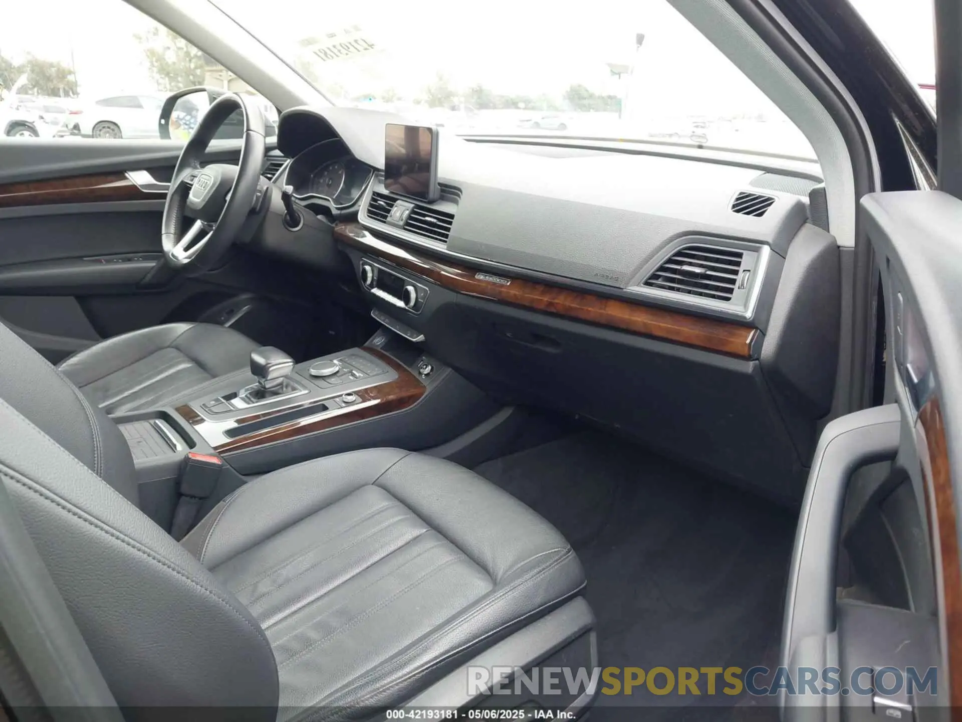5 fotografías del automóvil dañado WA1ANAFY2L2086536 AUDI Q5 2020