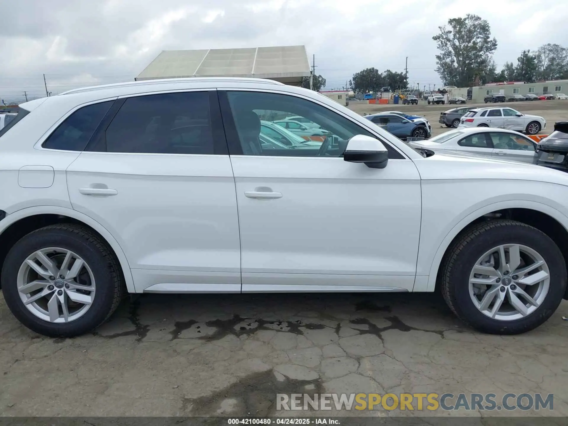 14 fotografías del automóvil dañado WA1ANAFY3L2064383 AUDI Q5 2020