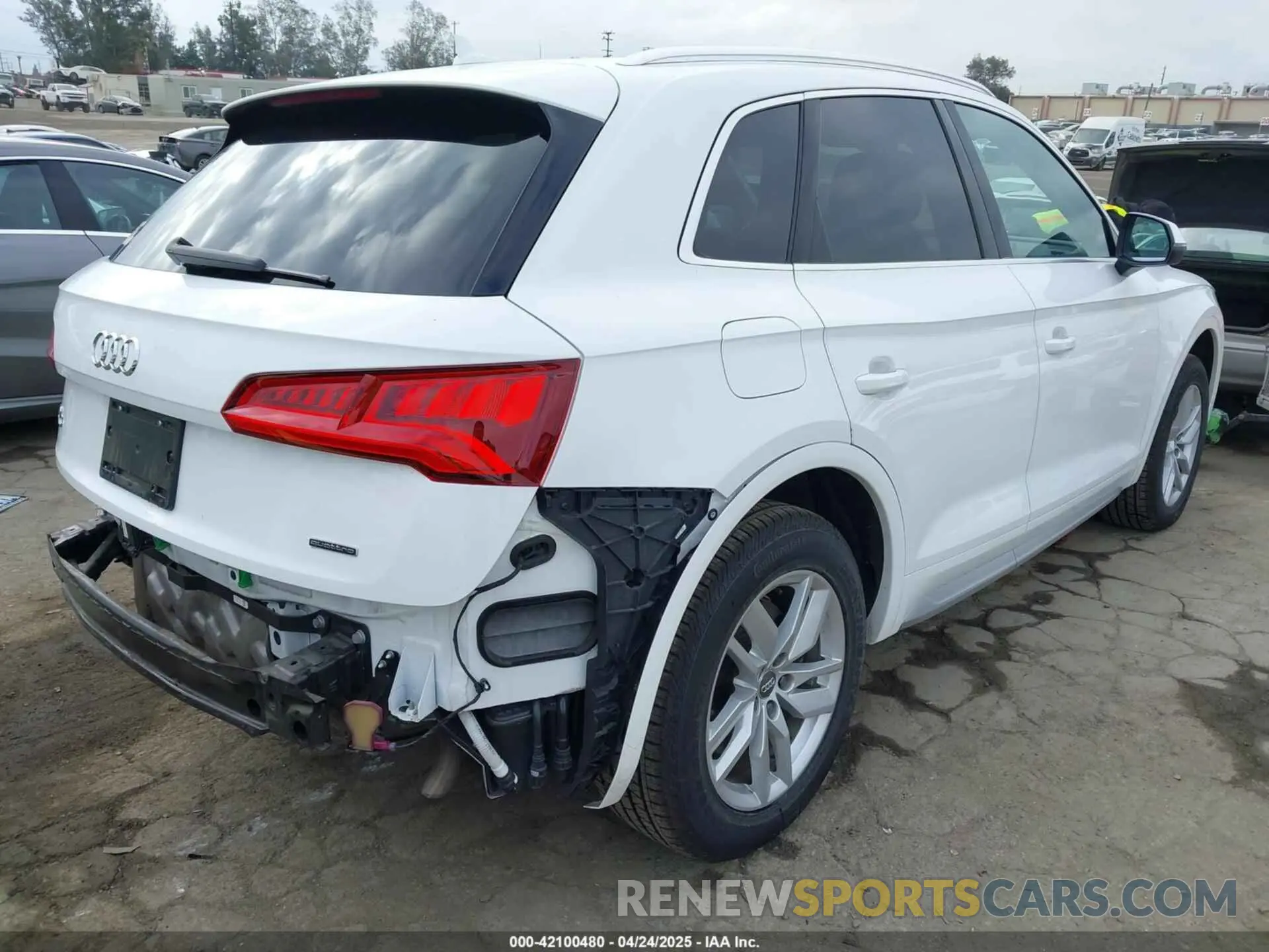 4 fotografías del automóvil dañado WA1ANAFY3L2064383 AUDI Q5 2020