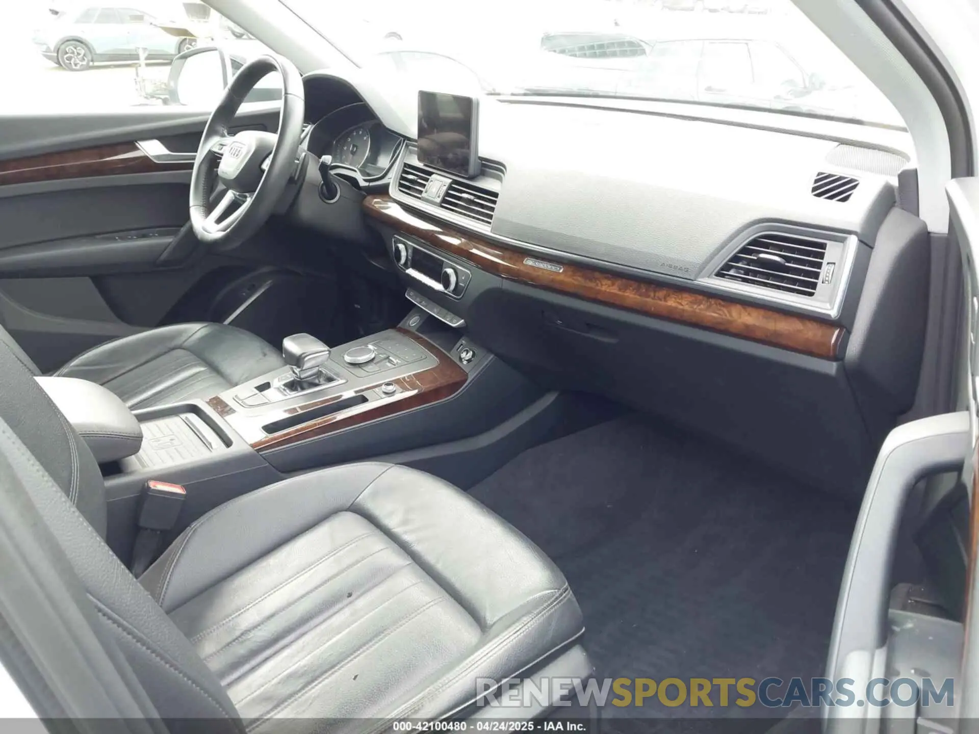 5 fotografías del automóvil dañado WA1ANAFY3L2064383 AUDI Q5 2020