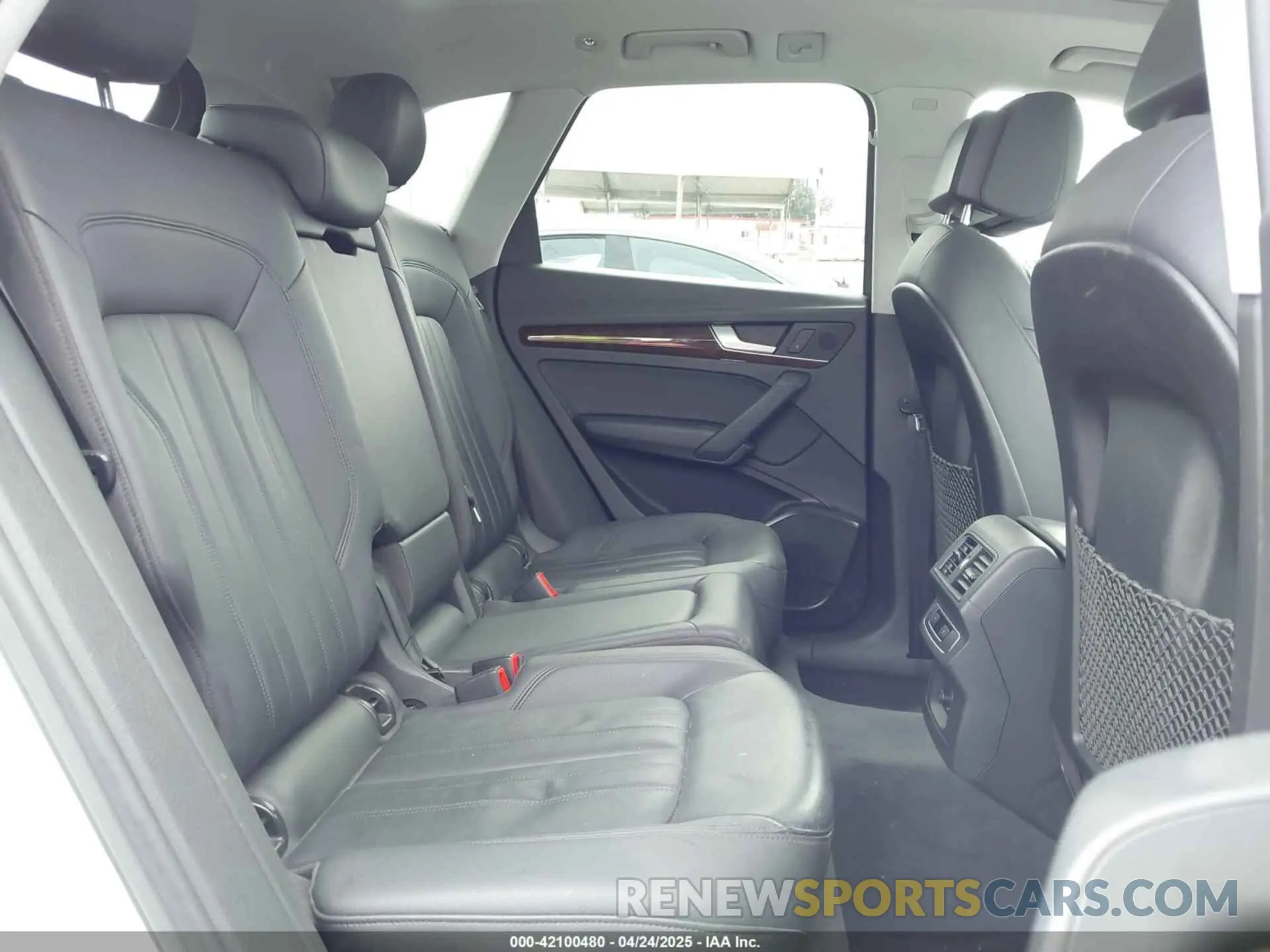 8 fotografías del automóvil dañado WA1ANAFY3L2064383 AUDI Q5 2020