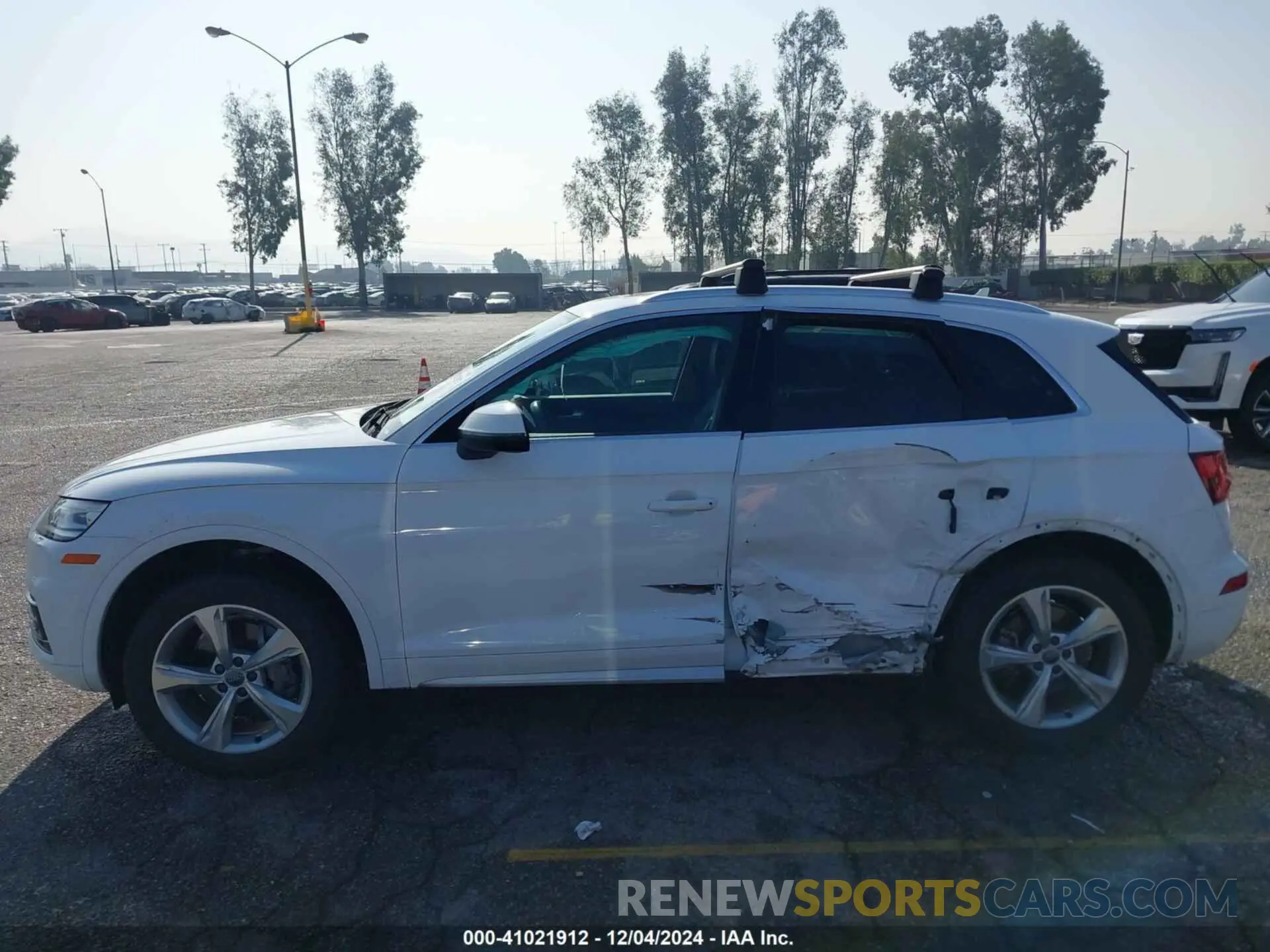 14 fotografías del automóvil dañado WA1ANAFY6L2043611 AUDI Q5 2020