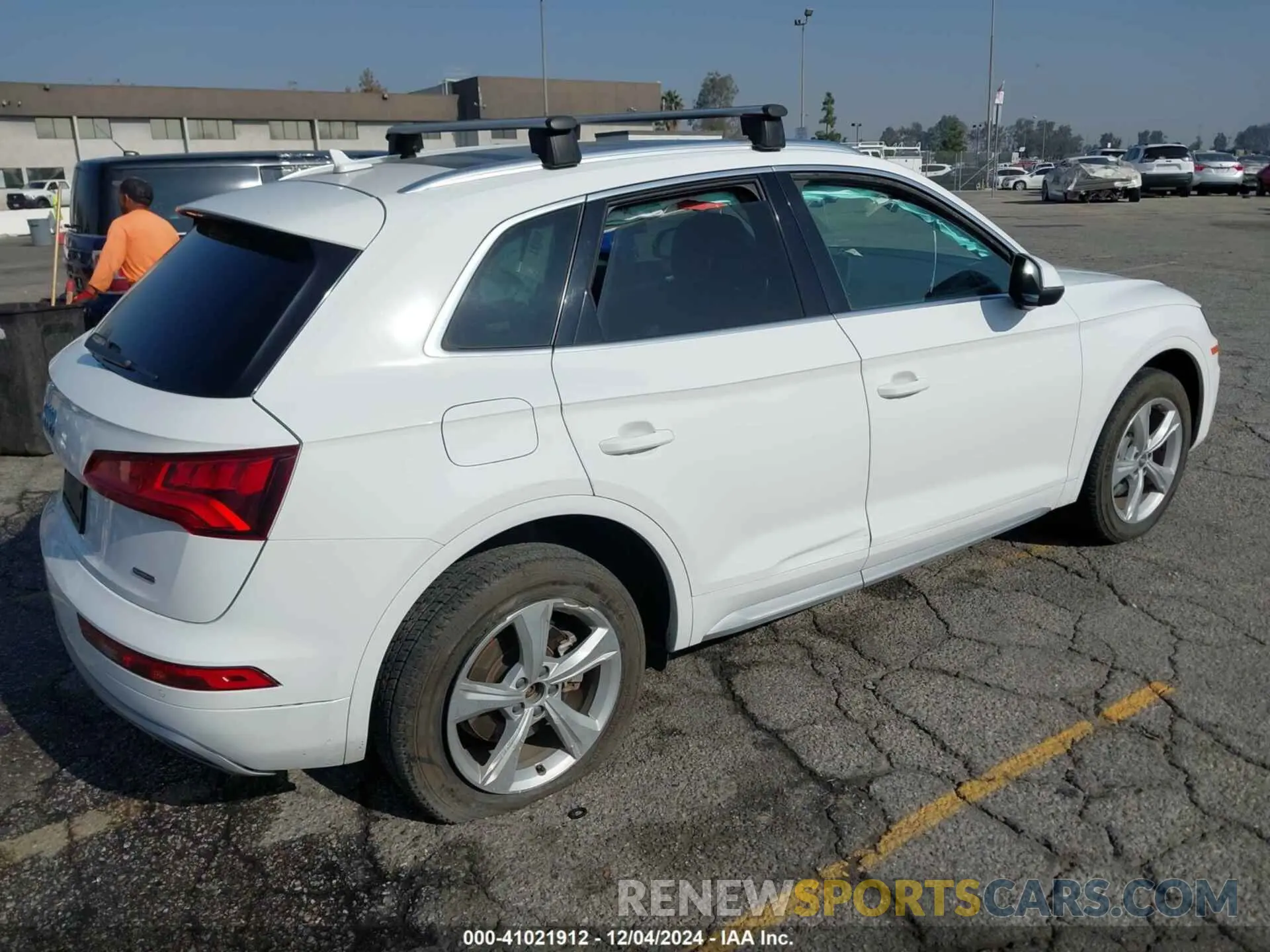 4 fotografías del automóvil dañado WA1ANAFY6L2043611 AUDI Q5 2020
