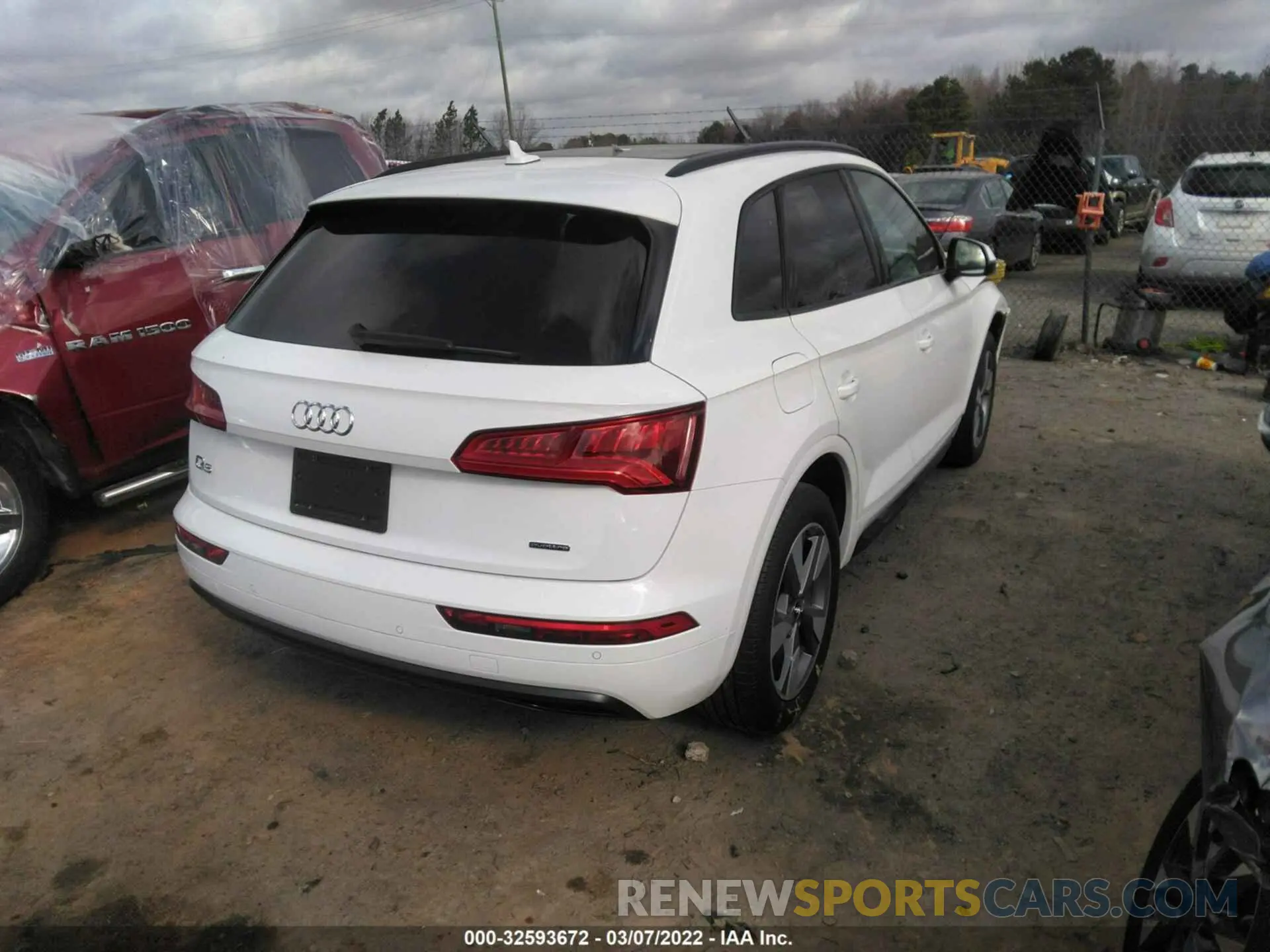 4 fotografías del automóvil dañado WA1ANAFY6L2084093 AUDI Q5 2020