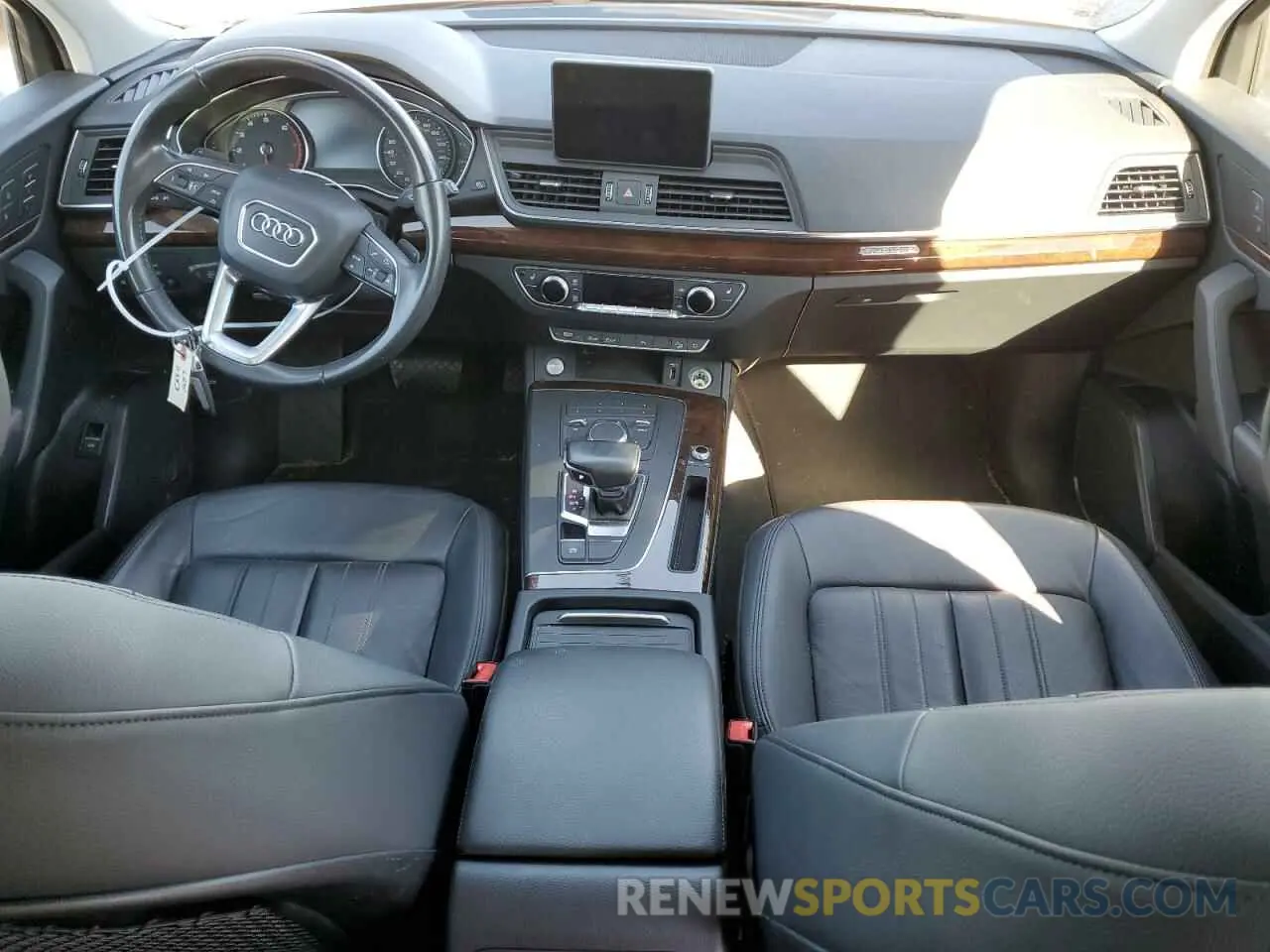 8 fotografías del automóvil dañado WA1ANAFY6L2106142 AUDI Q5 2020