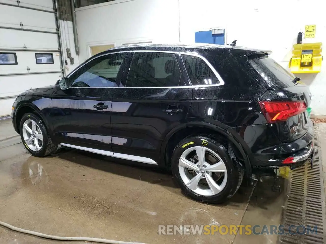 2 fotografías del automóvil dañado WA1ANAFY9L2082466 AUDI Q5 2020