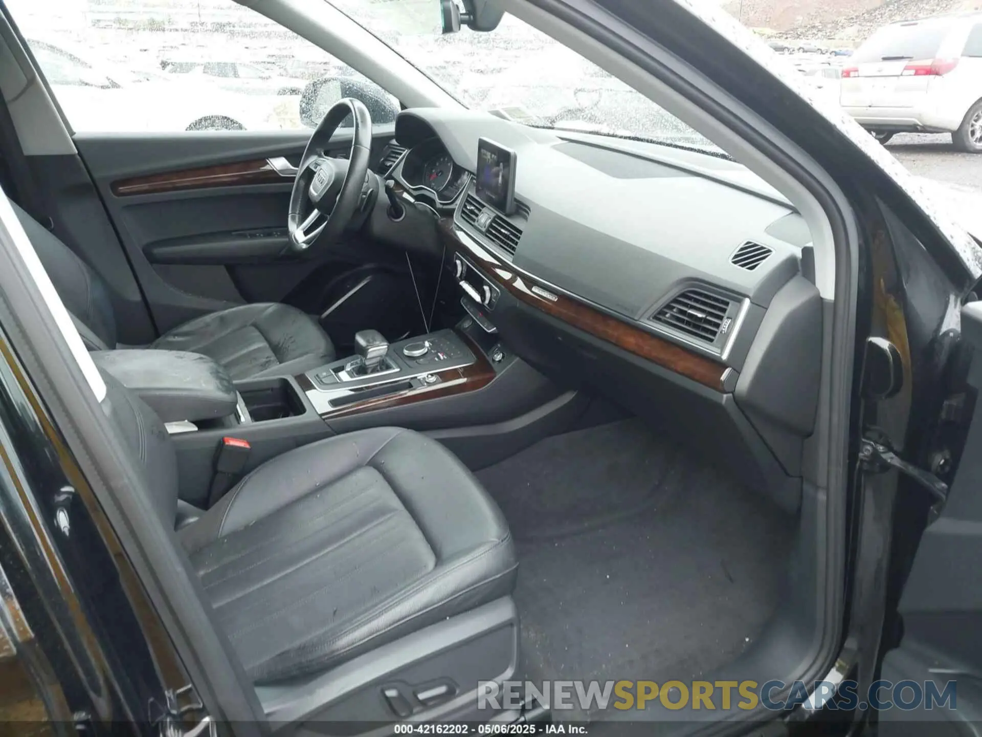 5 fotografías del automóvil dañado WA1ANAFYXL2058158 AUDI Q5 2020