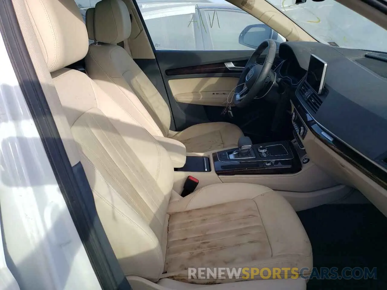 5 fotografías del automóvil dañado WA1CNAFY9L2100490 AUDI Q5 2020
