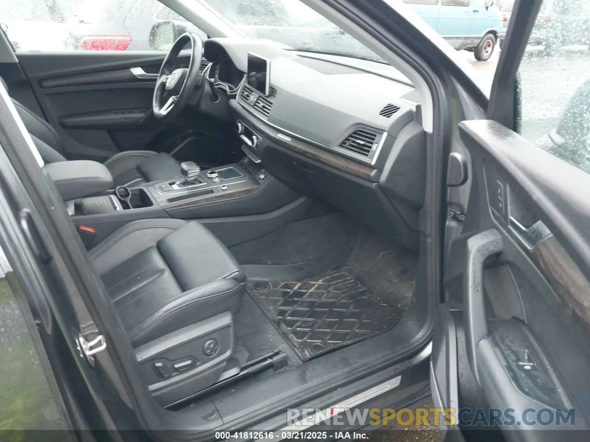 5 fotografías del automóvil dañado WA1E2AFY5L2106711 AUDI Q5 2020