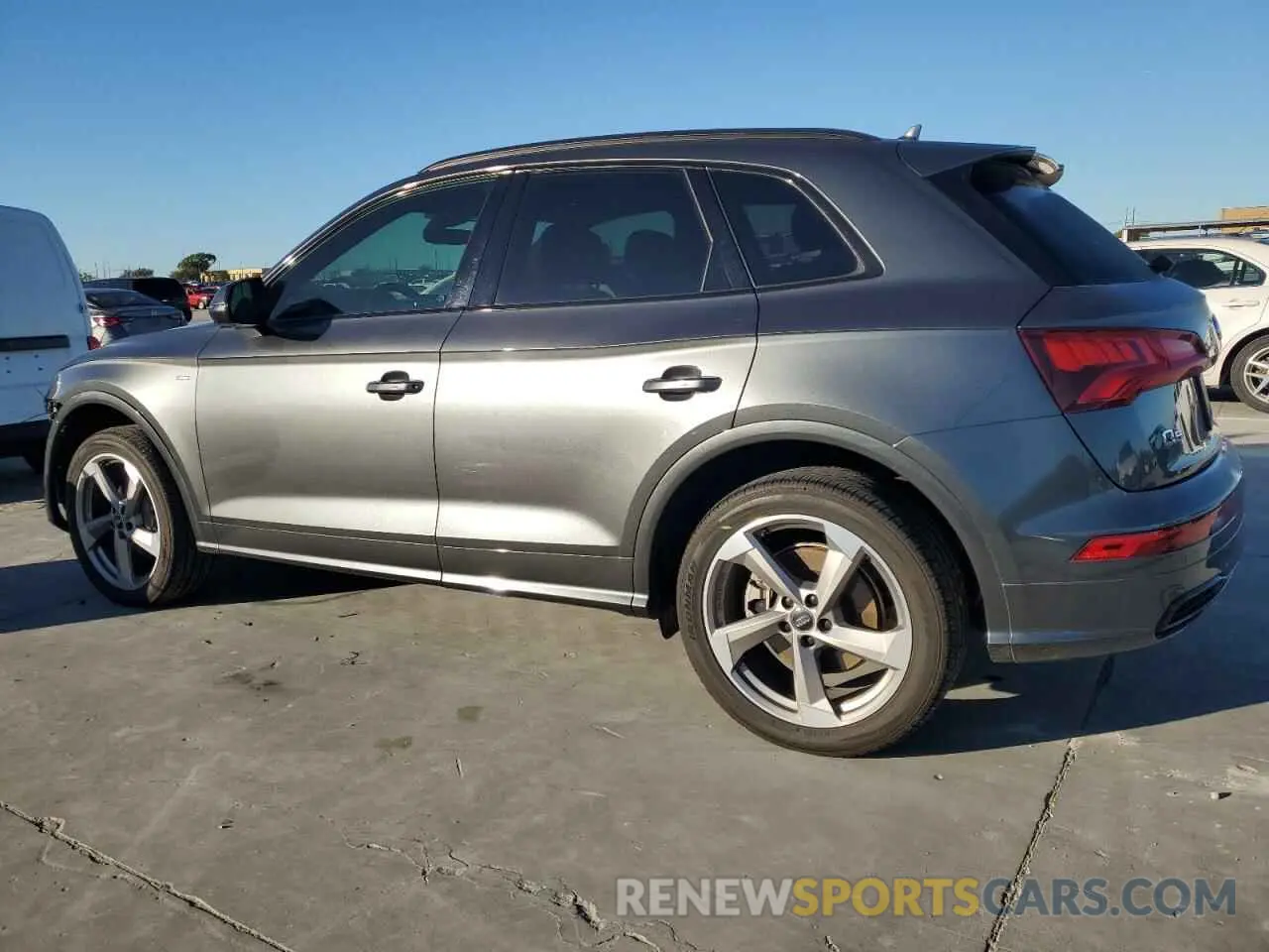 2 fotografías del automóvil dañado WA1ENAFY0L2112228 AUDI Q5 2020