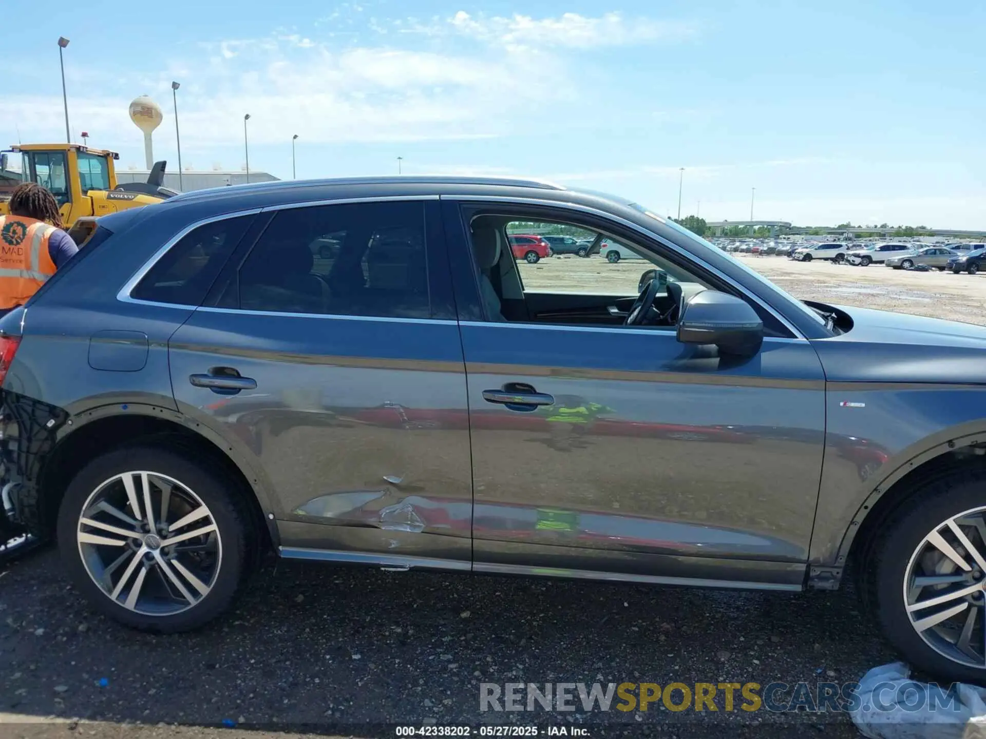 14 fotografías del automóvil dañado WA1F2AFY3L2112446 AUDI Q5 2020