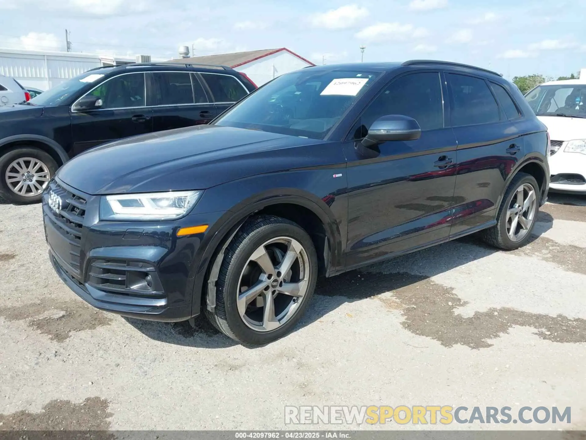 2 fotografías del automóvil dañado WA1FNAFYXL2093983 AUDI Q5 2020
