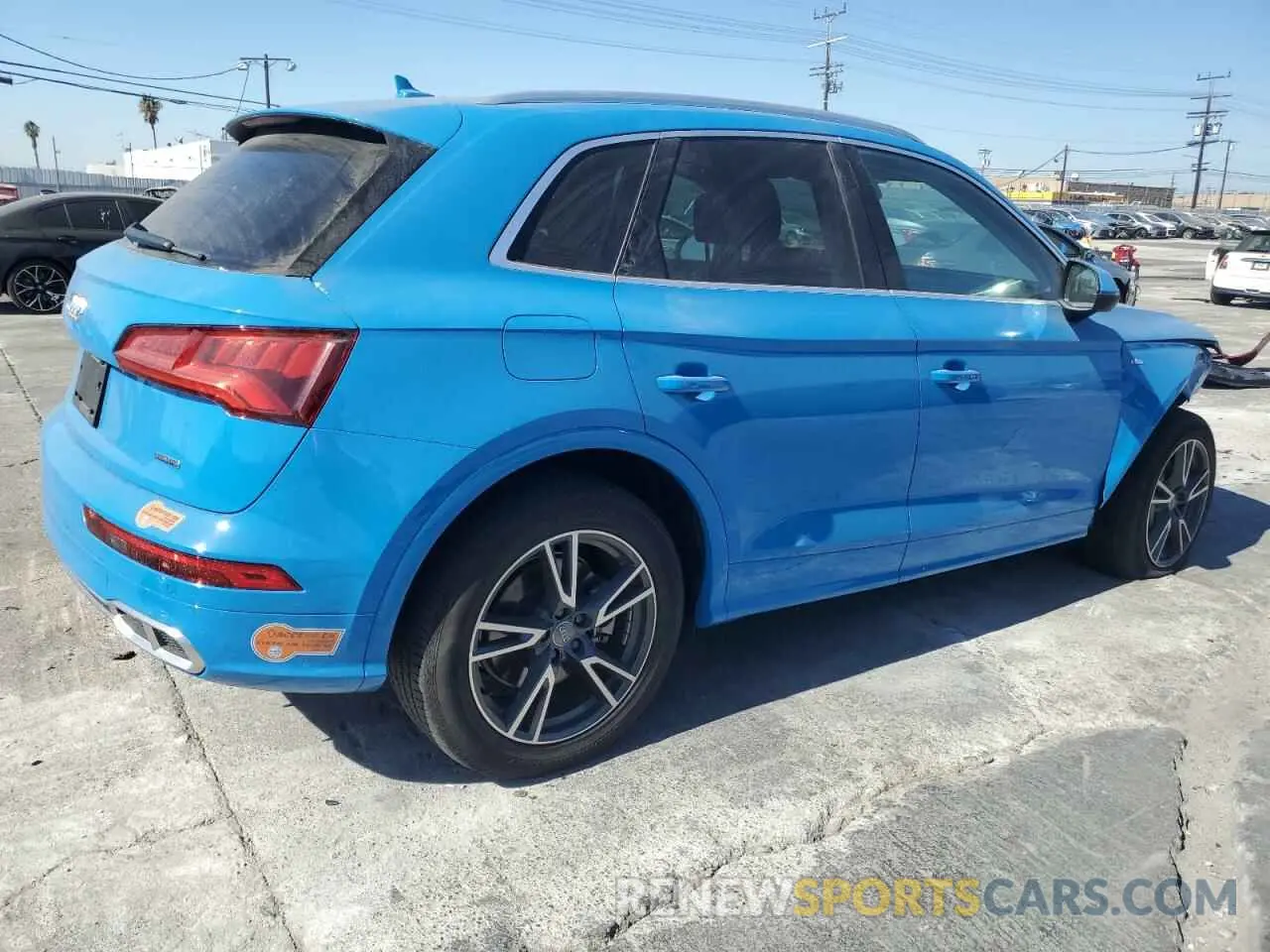 3 fotografías del automóvil dañado WA1G2AFY9L2048790 AUDI Q5 2020