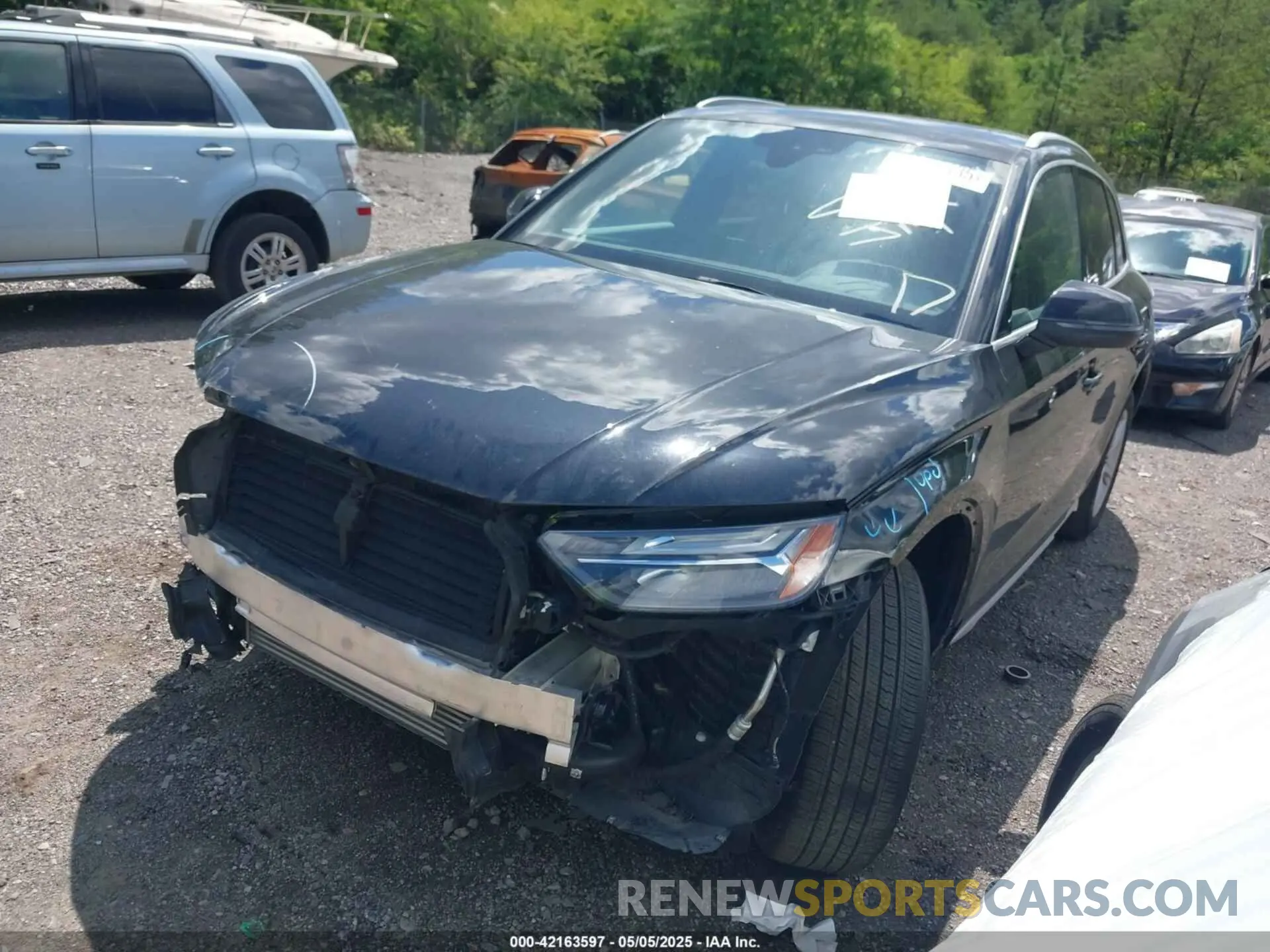 2 fotografías del automóvil dañado WA1AAAFY5M2087242 AUDI Q5 2021
