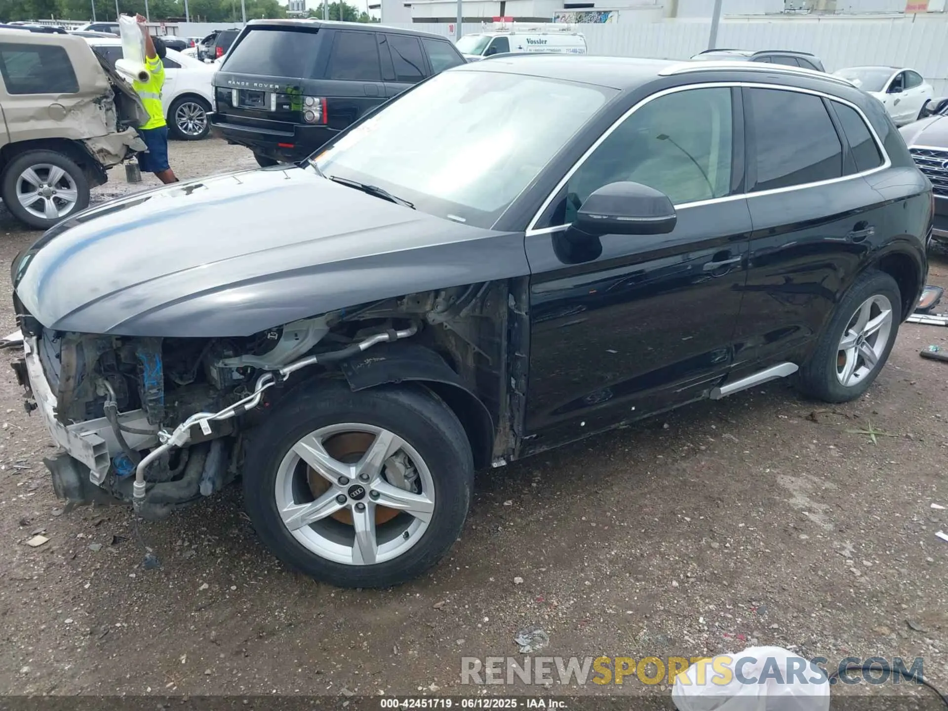 2 fotografías del automóvil dañado WA1AAAFYXM2004808 AUDI Q5 2021