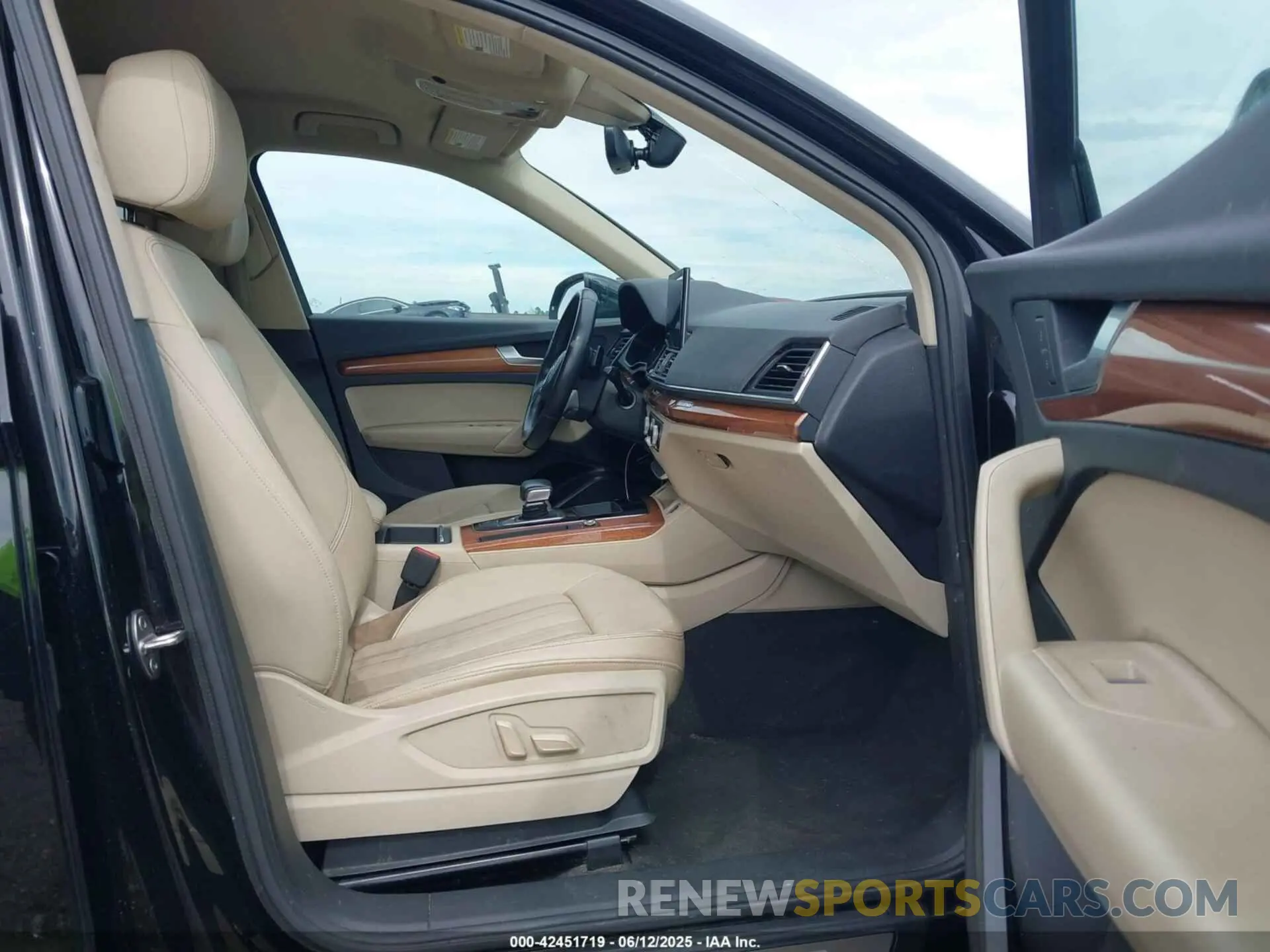 5 fotografías del automóvil dañado WA1AAAFYXM2004808 AUDI Q5 2021
