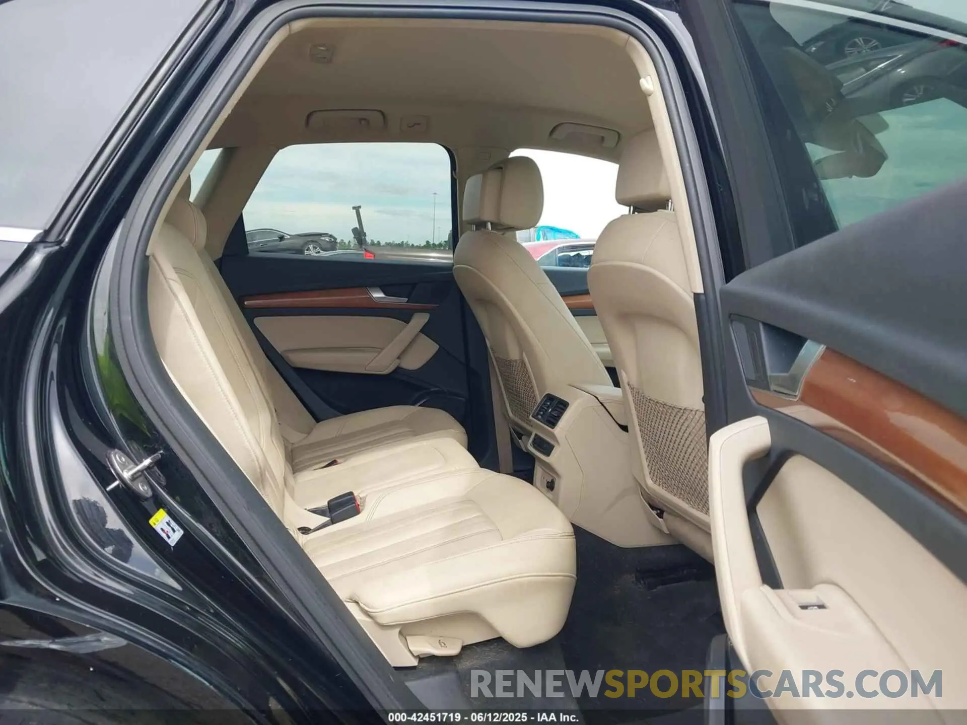 8 fotografías del automóvil dañado WA1AAAFYXM2004808 AUDI Q5 2021