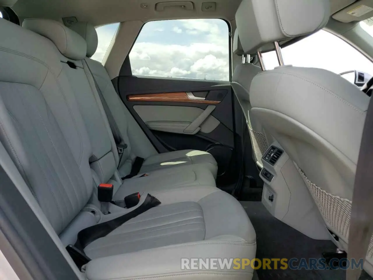 11 fotografías del automóvil dañado WA1BAAFY0M2034730 AUDI Q5 2021