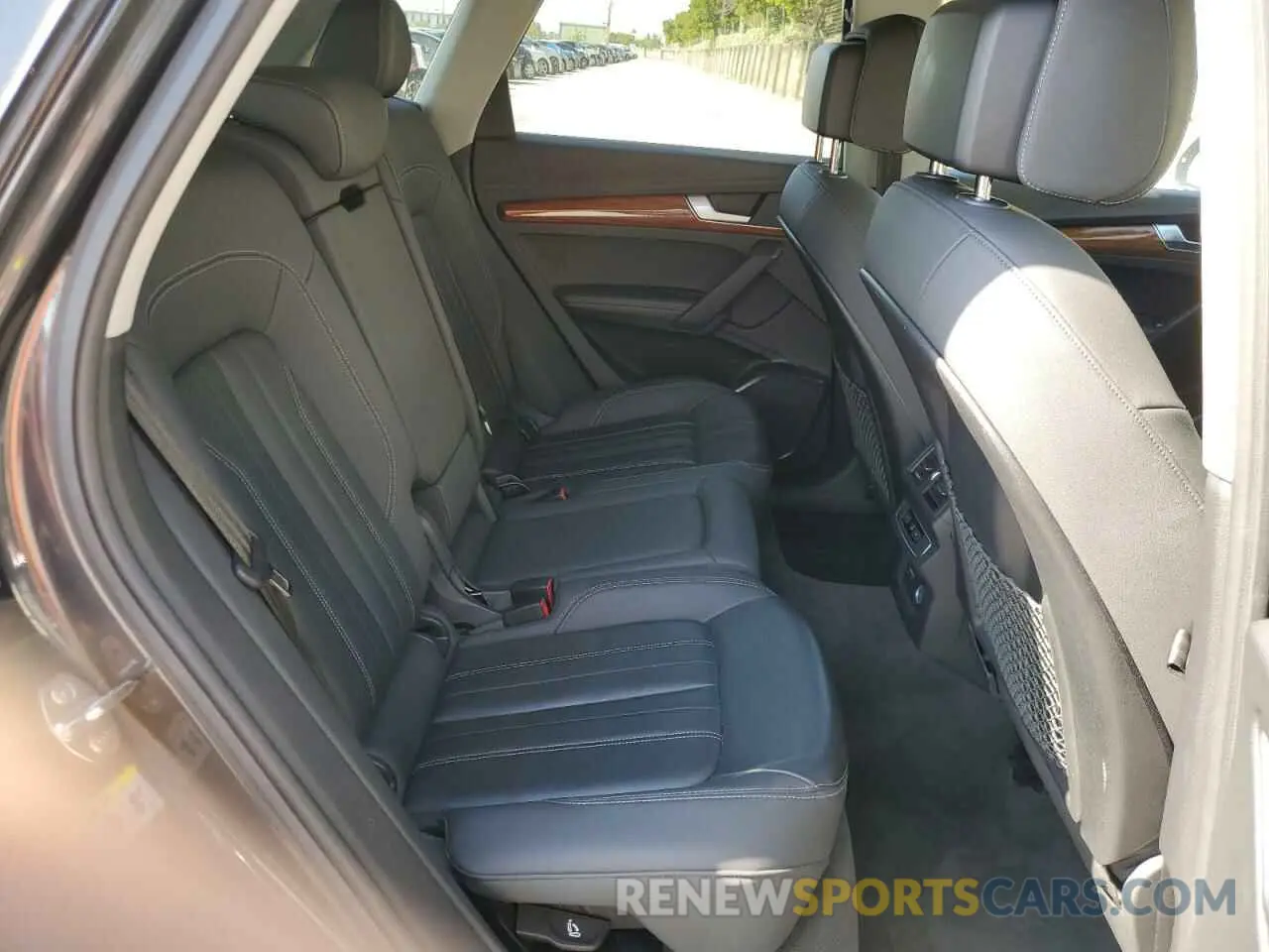 11 fotografías del automóvil dañado WA1BAAFY0M2052628 AUDI Q5 2021