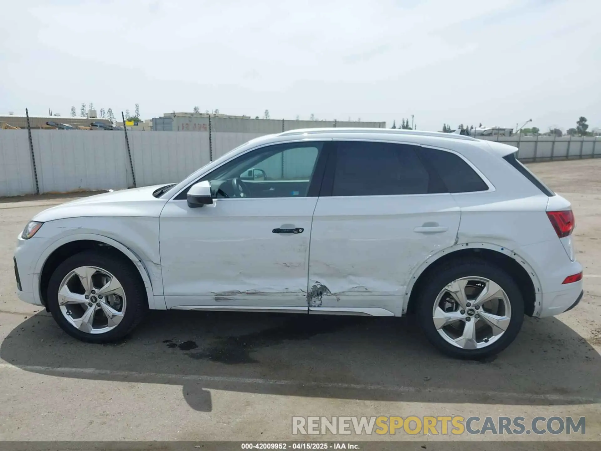 14 fotografías del automóvil dañado WA1BAAFY0M2069879 AUDI Q5 2021
