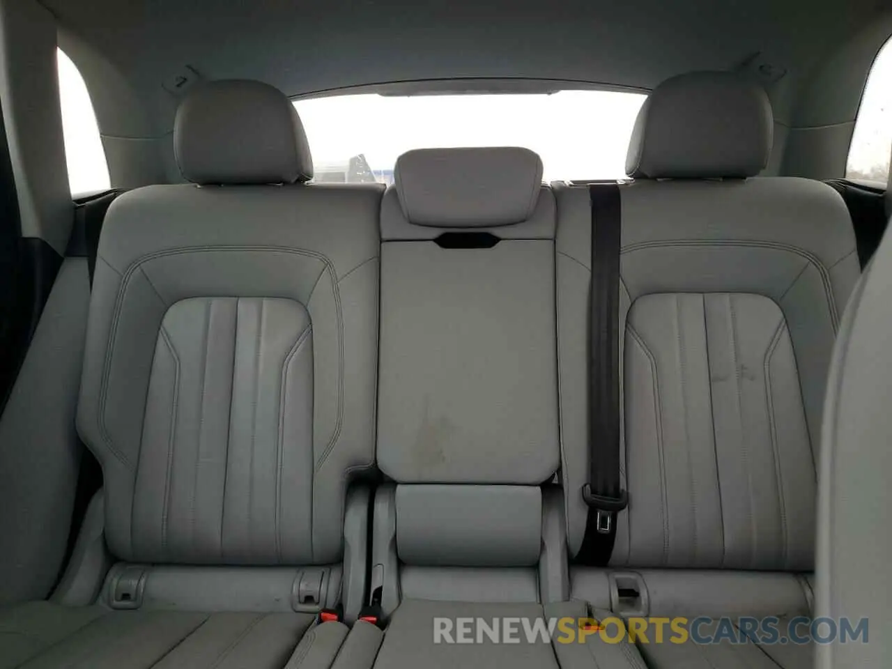 10 fotografías del automóvil dañado WA1BAAFY2M2106897 AUDI Q5 2021