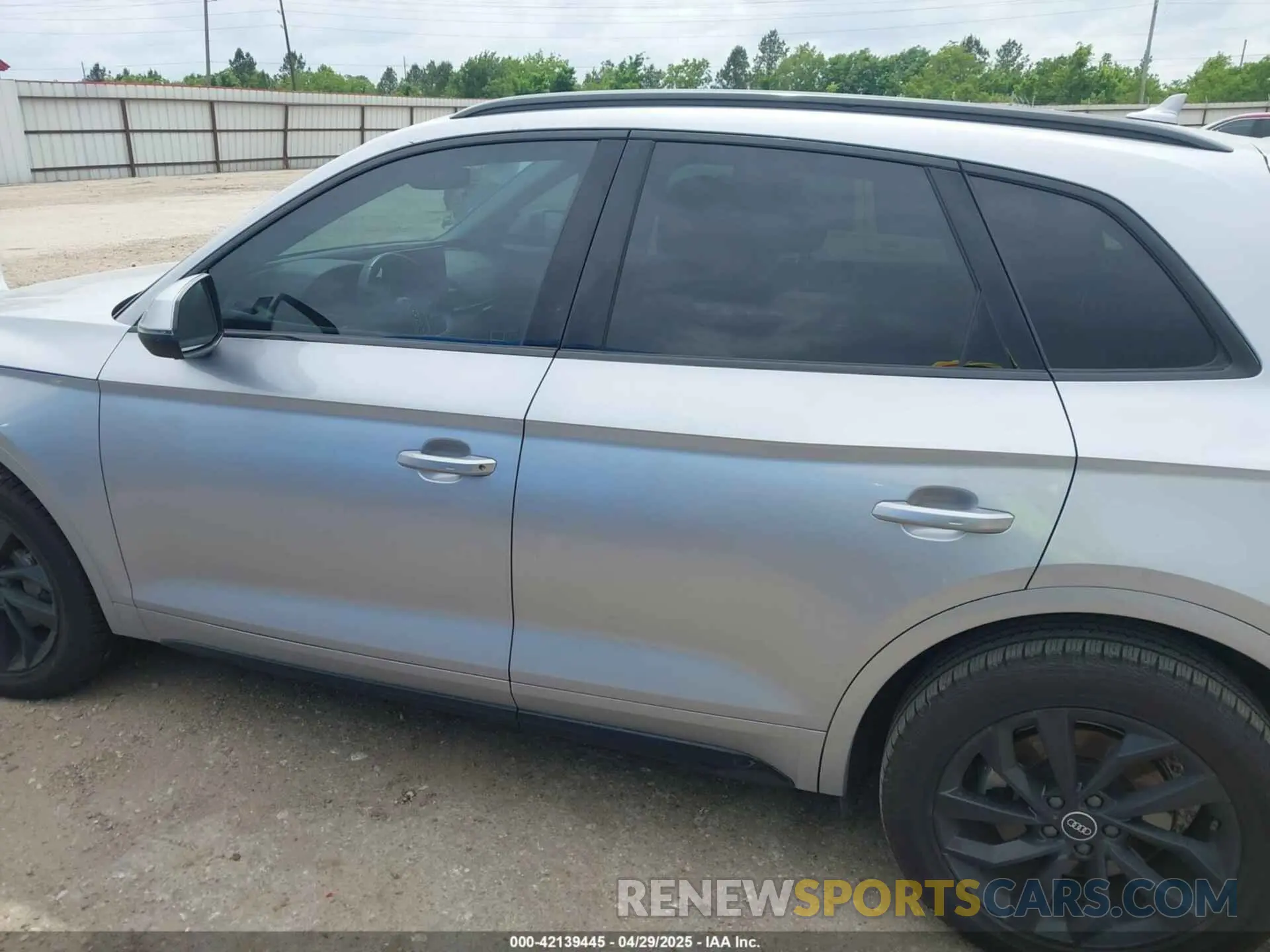 14 fotografías del automóvil dañado WA1BAAFY4M2065706 AUDI Q5 2021
