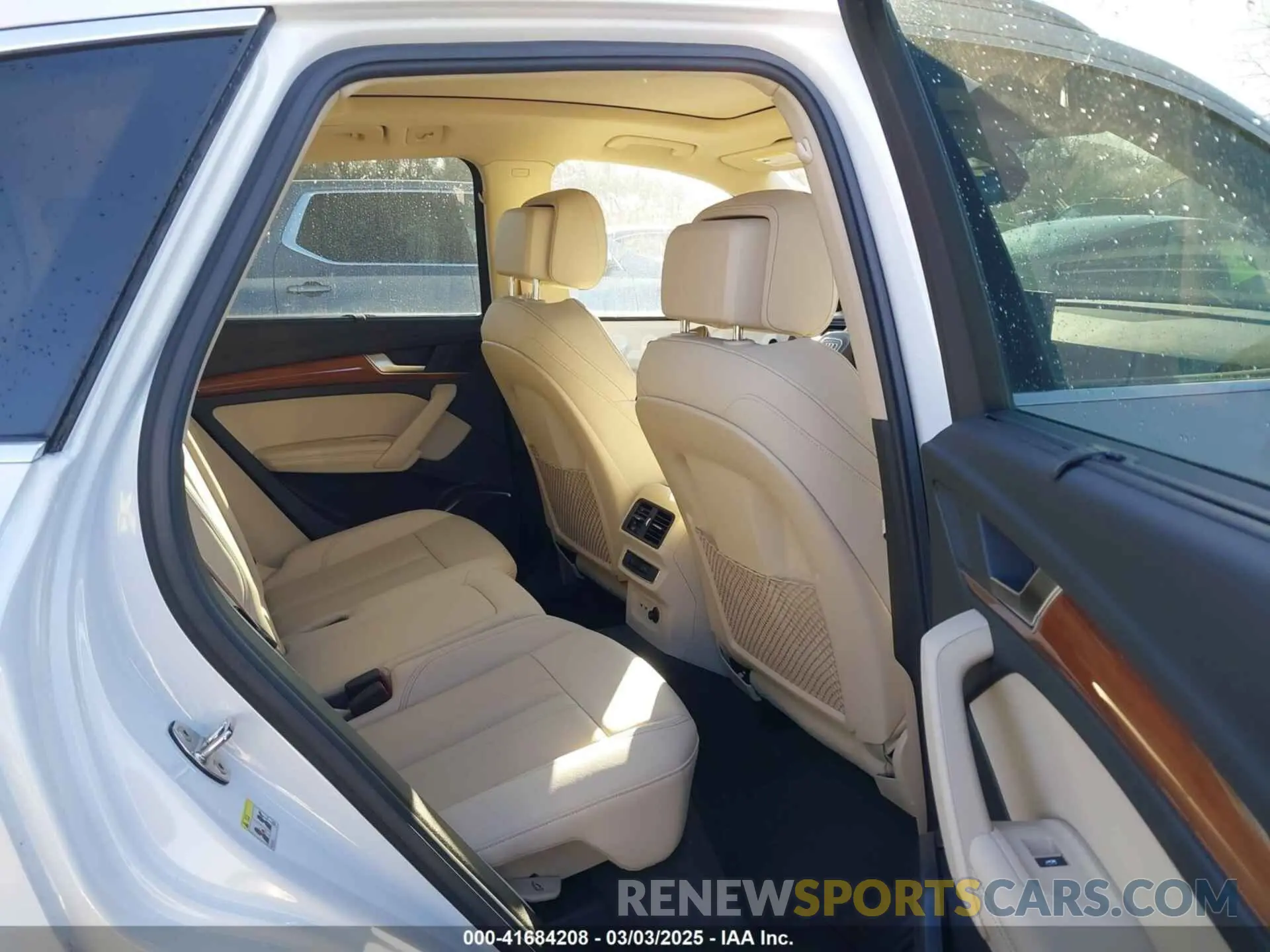 8 fotografías del automóvil dañado WA1BAAFY4M2082103 AUDI Q5 2021