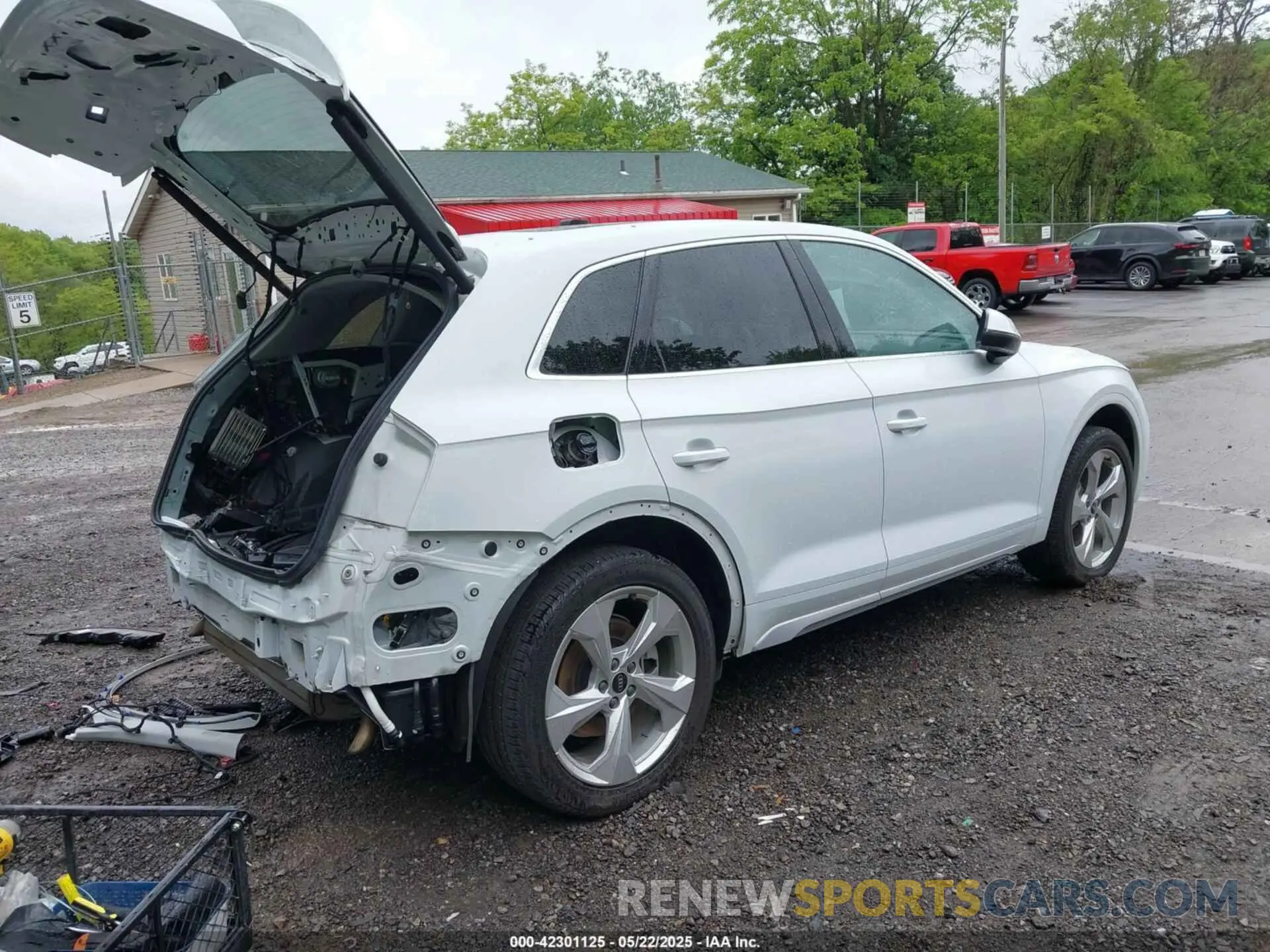 4 fotografías del automóvil dañado WA1BAAFY5M2063446 AUDI Q5 2021