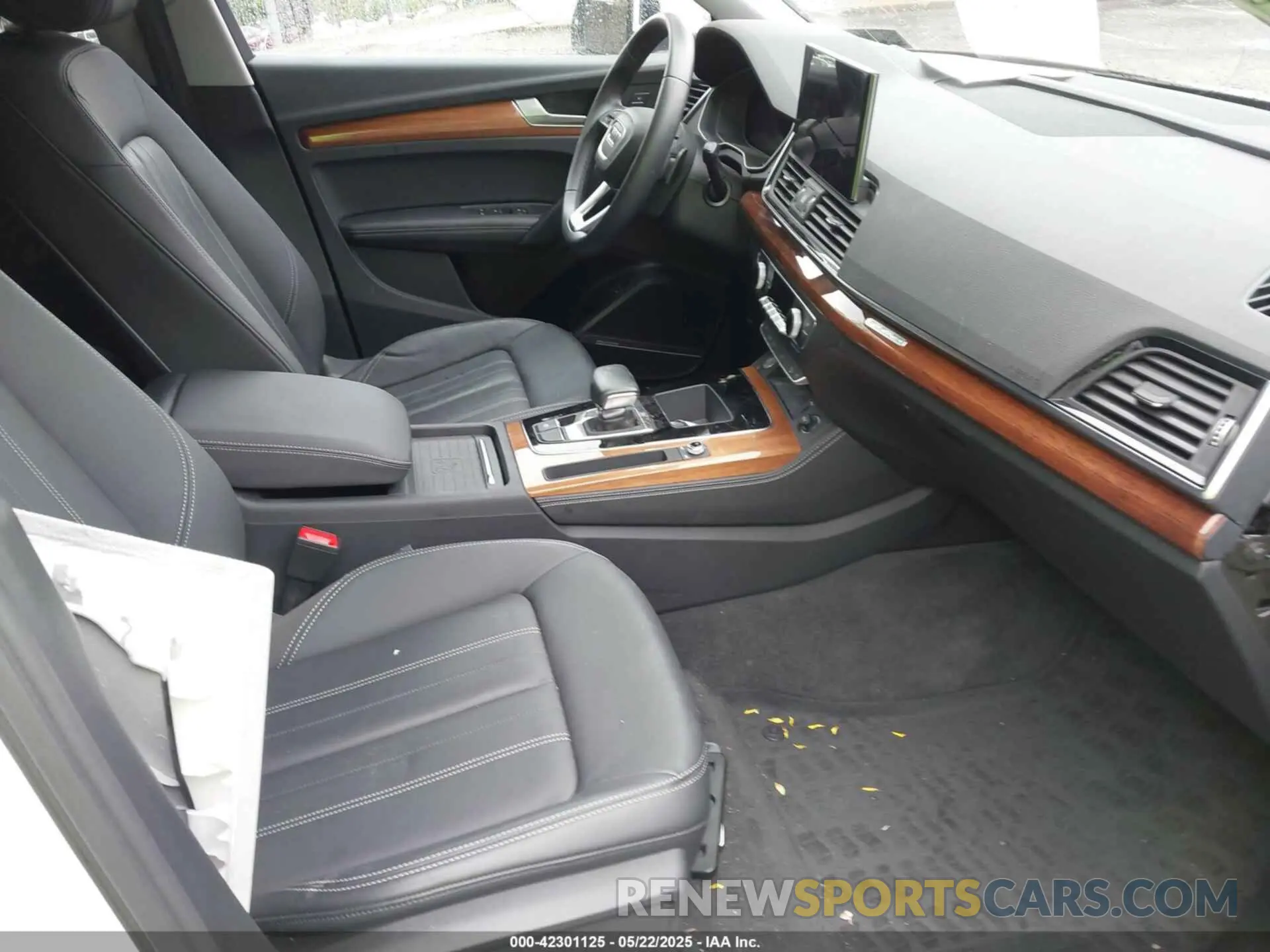 5 fotografías del automóvil dañado WA1BAAFY5M2063446 AUDI Q5 2021