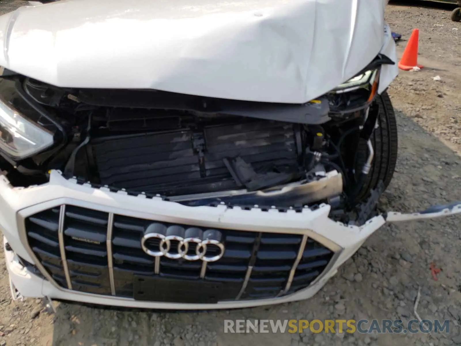9 fotografías del automóvil dañado WA1BAAFY5M2069229 AUDI Q5 2021