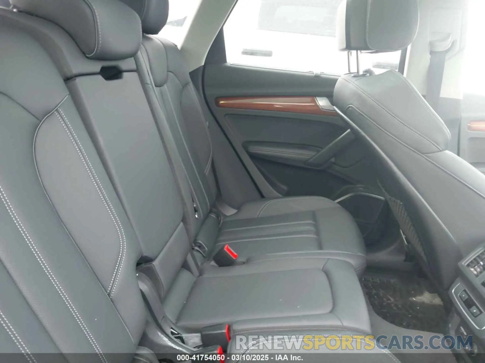 8 fotografías del automóvil dañado WA1BAAFY6M2092843 AUDI Q5 2021