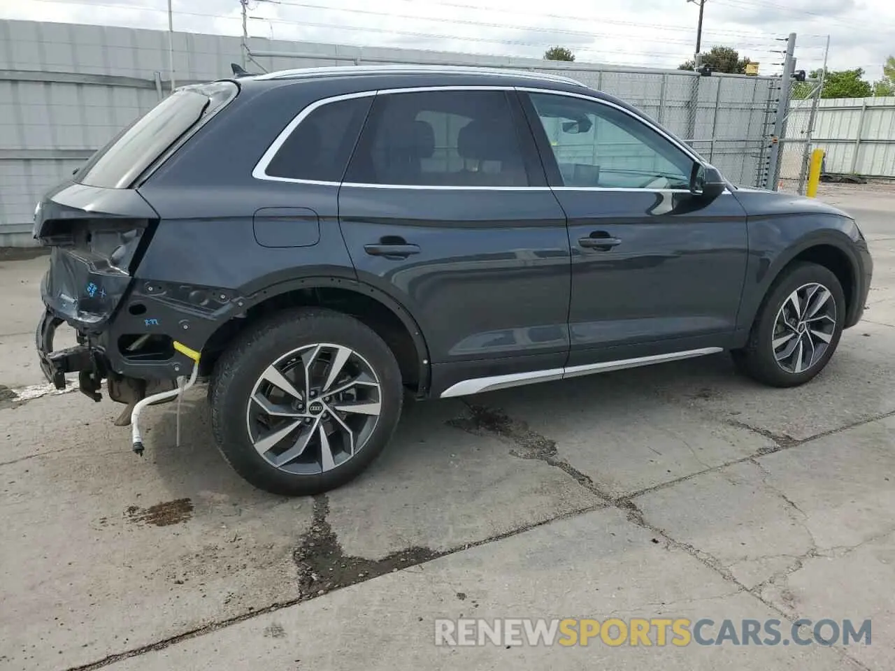 3 fotografías del automóvil dañado WA1BAAFY9M2068049 AUDI Q5 2021