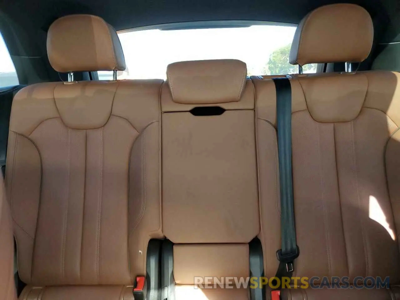 10 fotografías del automóvil dañado WA1BAAFY9M2071131 AUDI Q5 2021