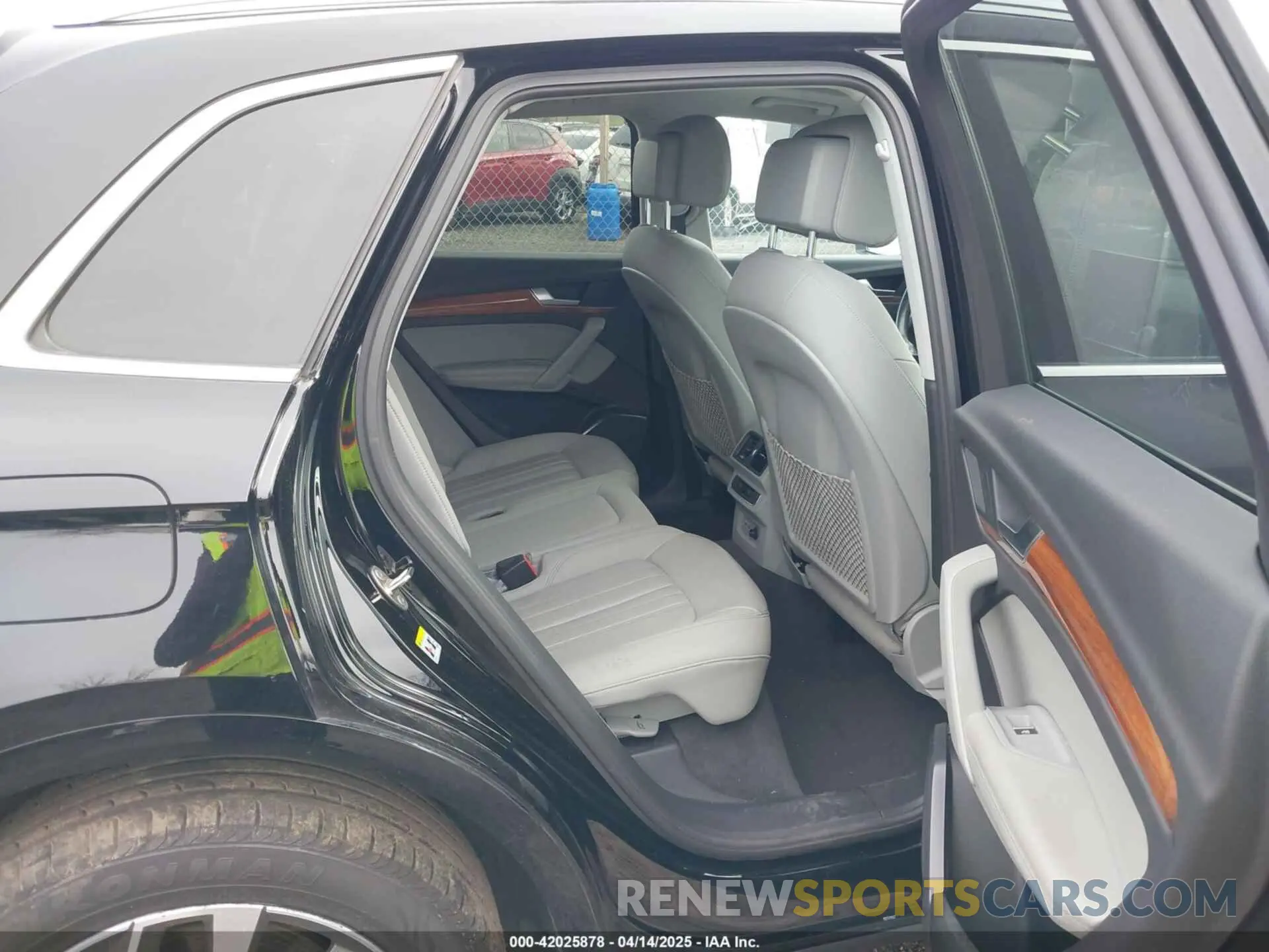8 fotografías del automóvil dañado WA1BAAFYXM2117064 AUDI Q5 2021
