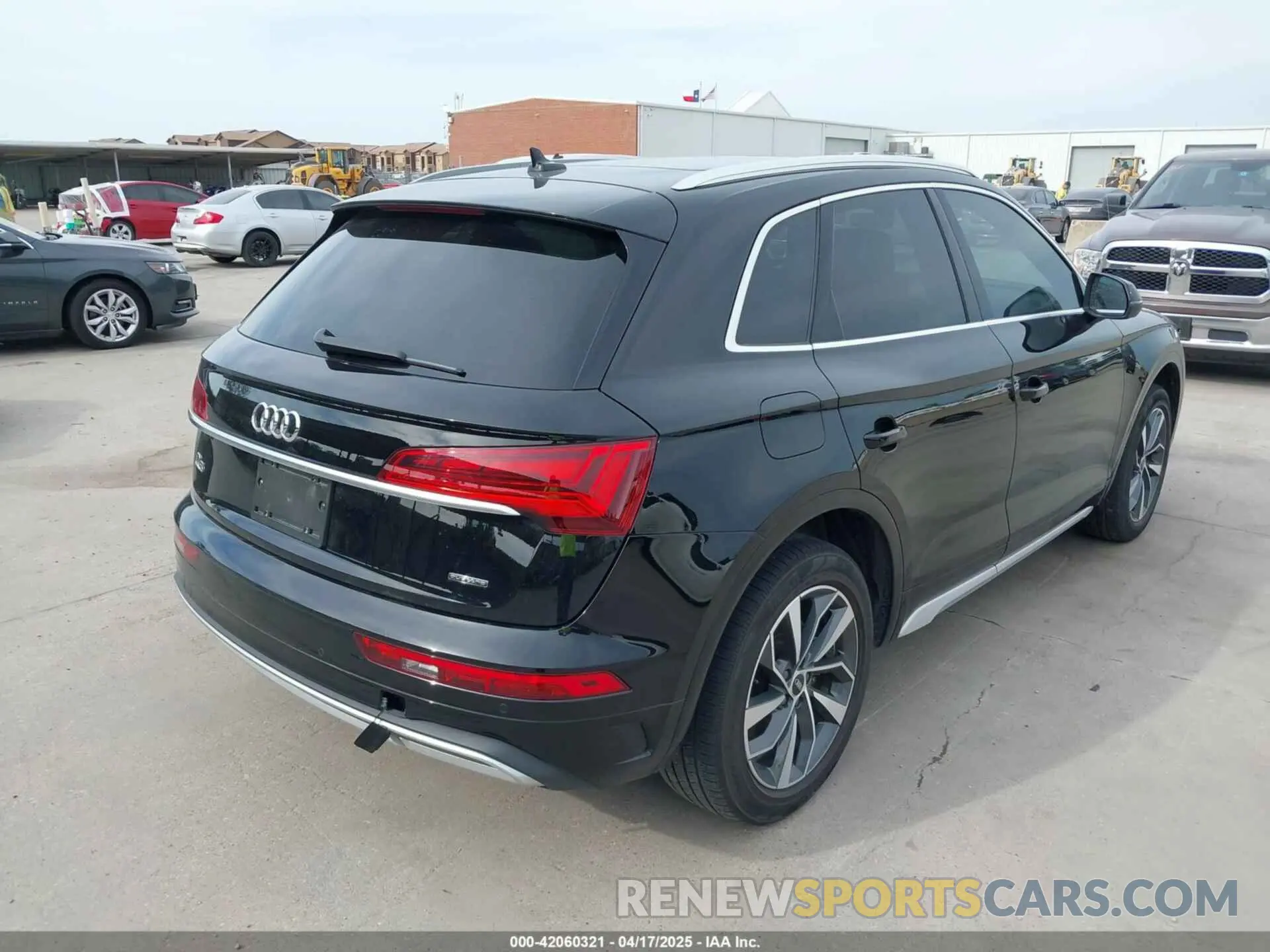 4 fotografías del automóvil dañado WA1BAAFYXM2135919 AUDI Q5 2021