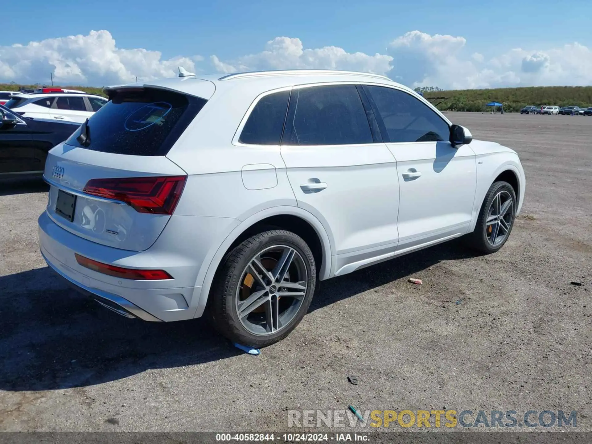 4 fotografías del automóvil dañado WA1E2AFY5M2133179 AUDI Q5 2021