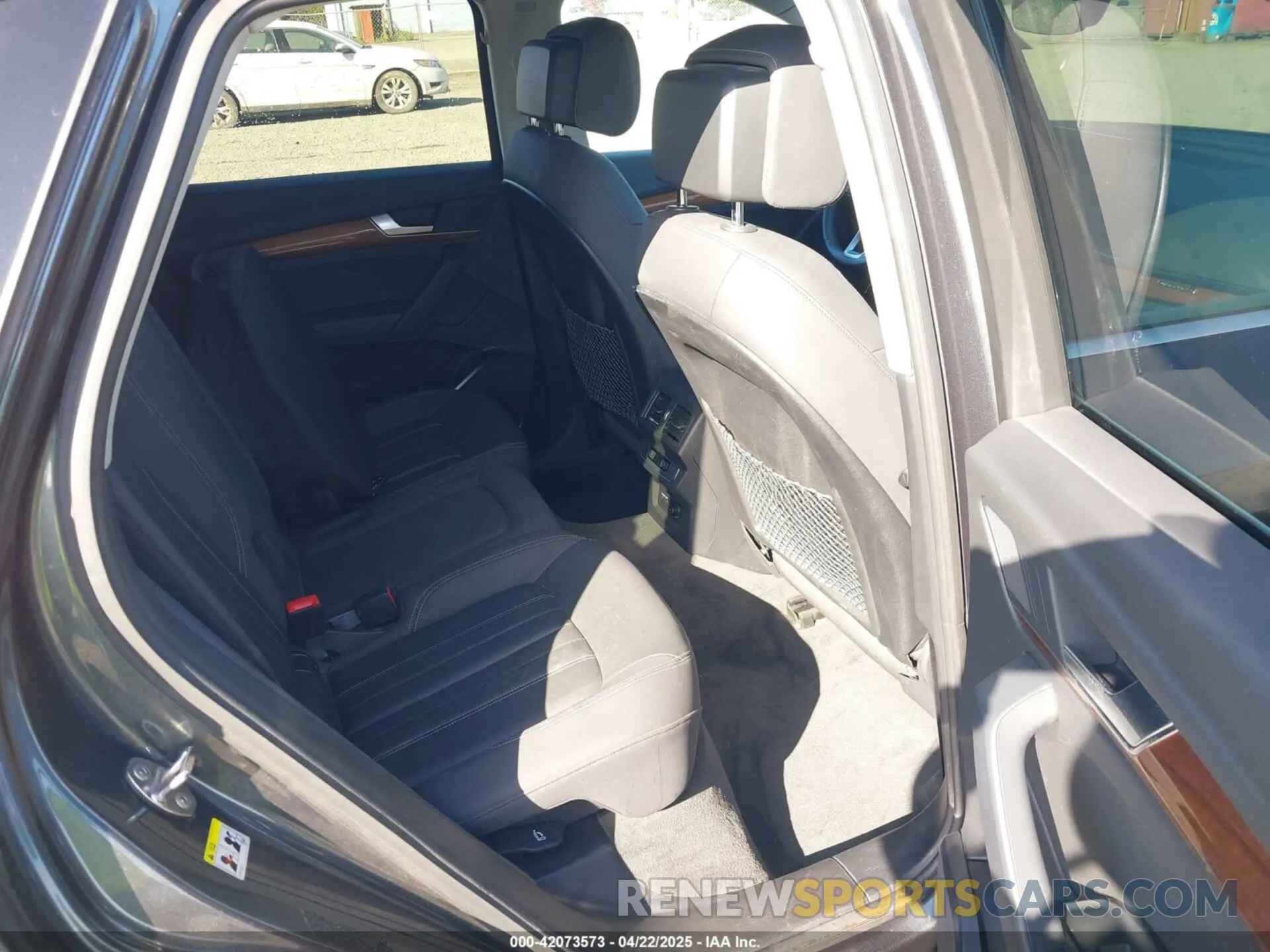 8 fotografías del automóvil dañado WA1G2AFY4M2044986 AUDI Q5 2021